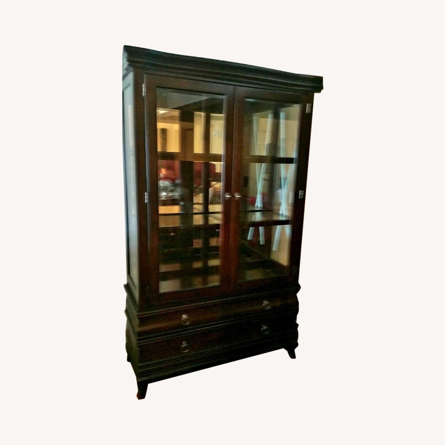 Raymour & Flanigan Elegant China AptDeco