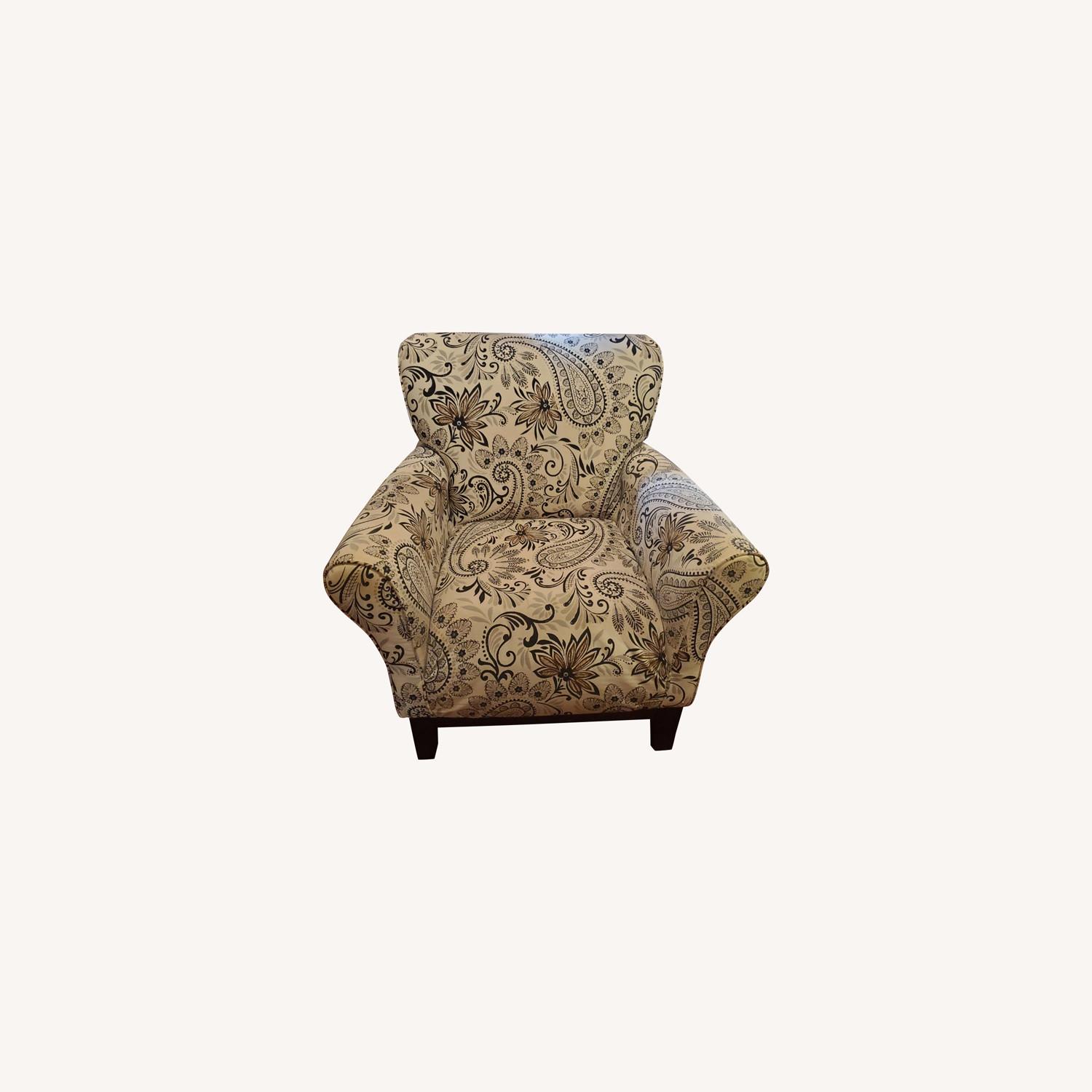 Raymour & Flanigan Marla Club Chair (Armchair) AptDeco