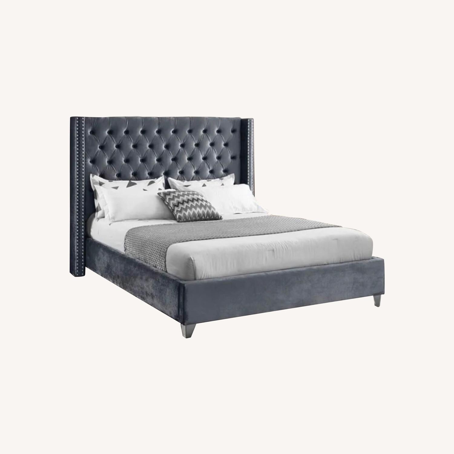House of Hampton Upholstered Tufted Platform Bed AptDeco