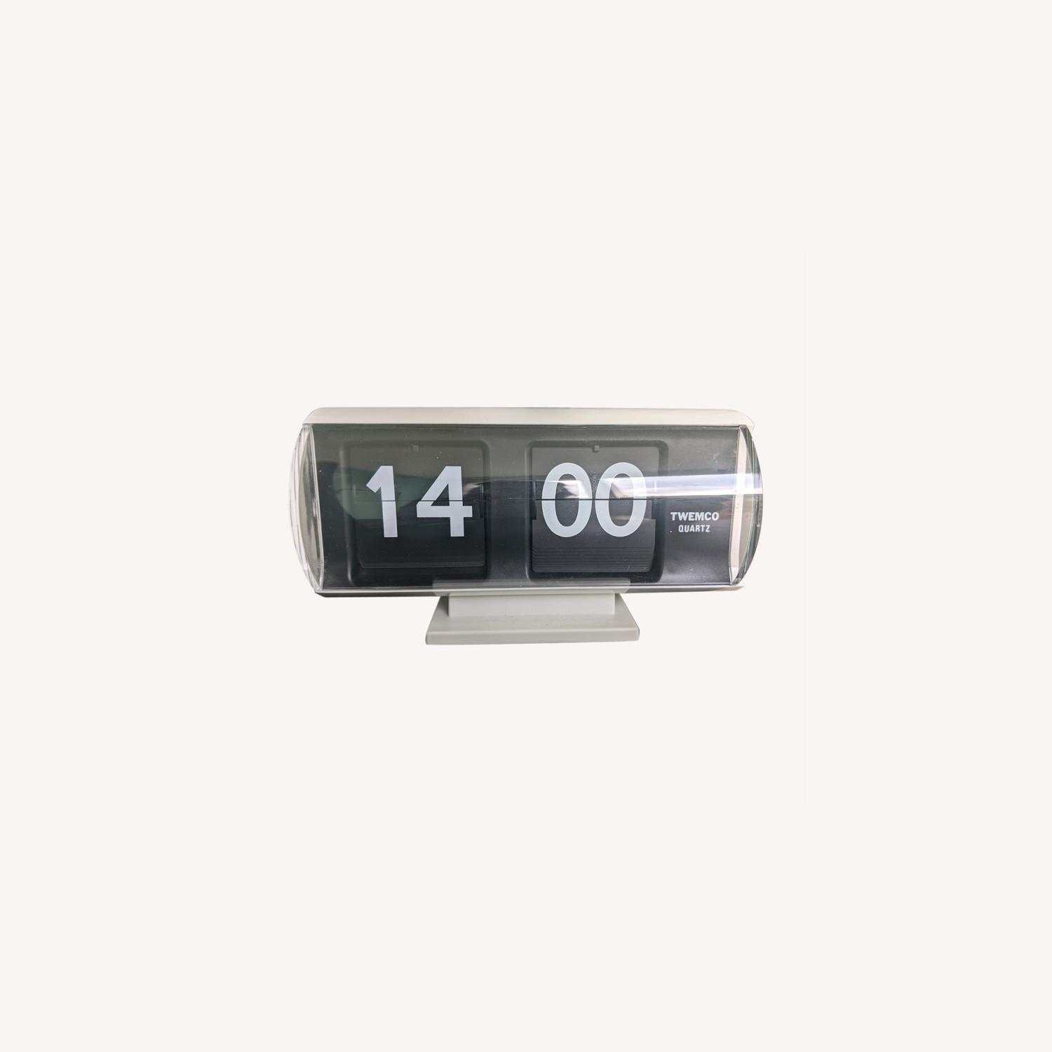 Twemco Quartz Table Flip Desk Clock QT-30T - image-0