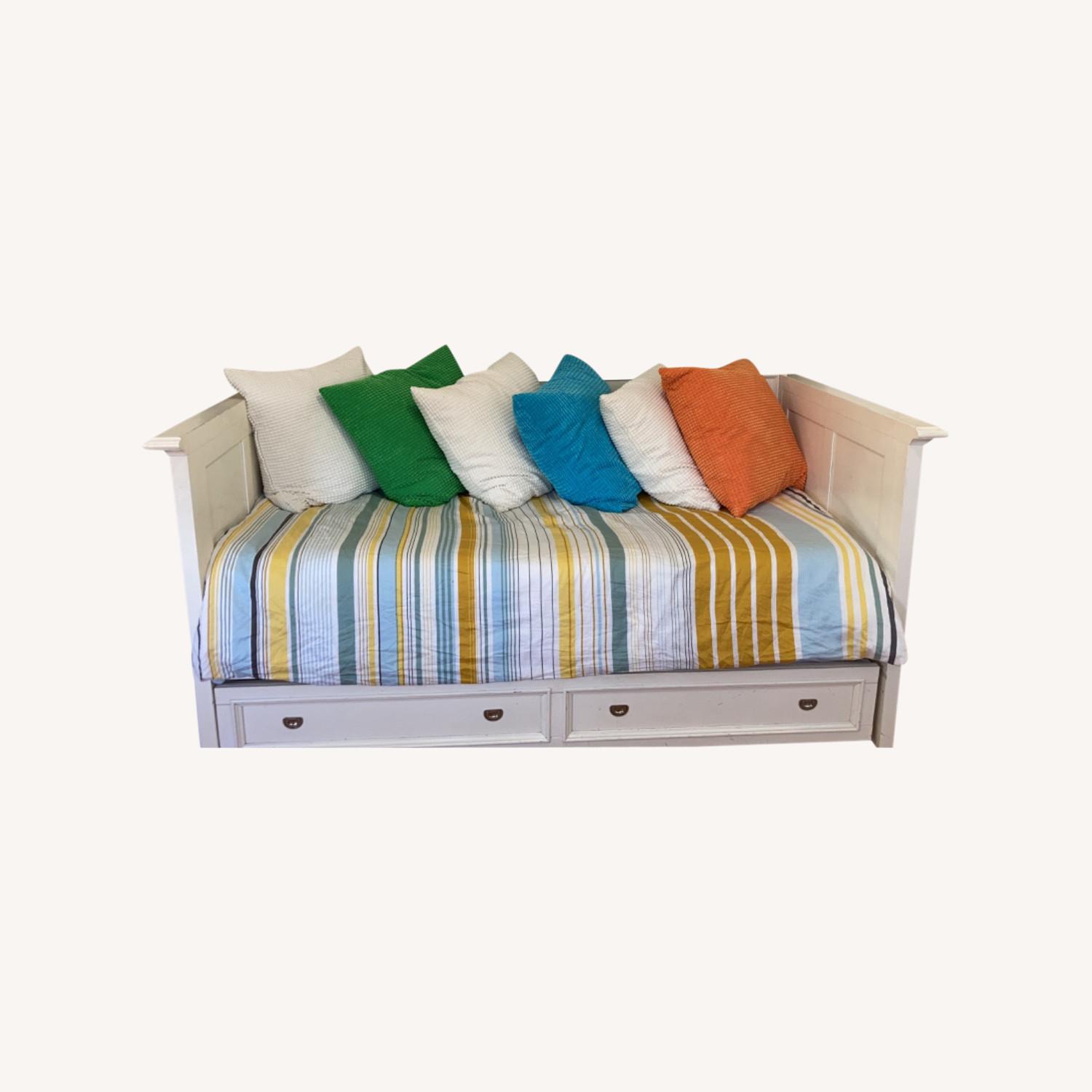 Raymour and Flanigan White Daybed AptDeco