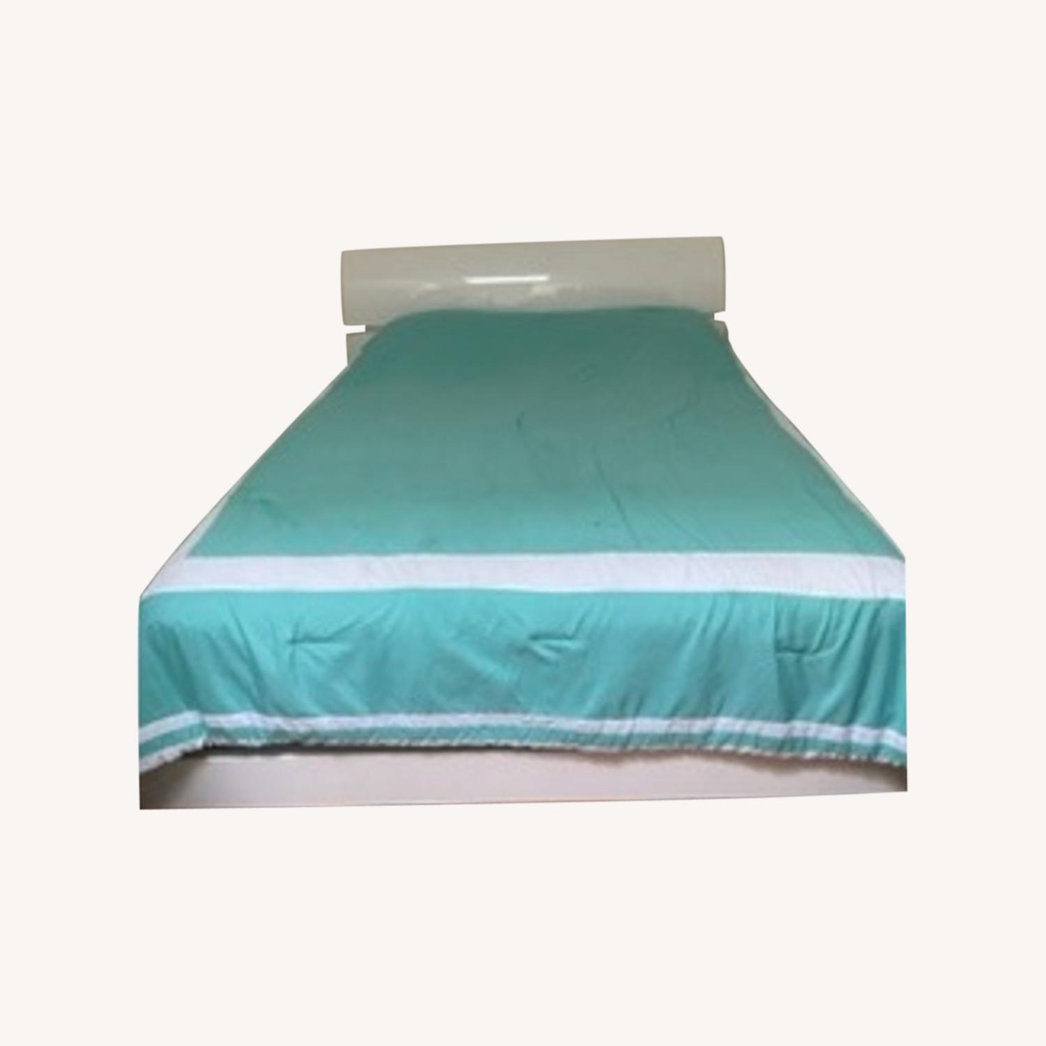 Jennifer Convertibles Aurora Queen Bed AptDeco