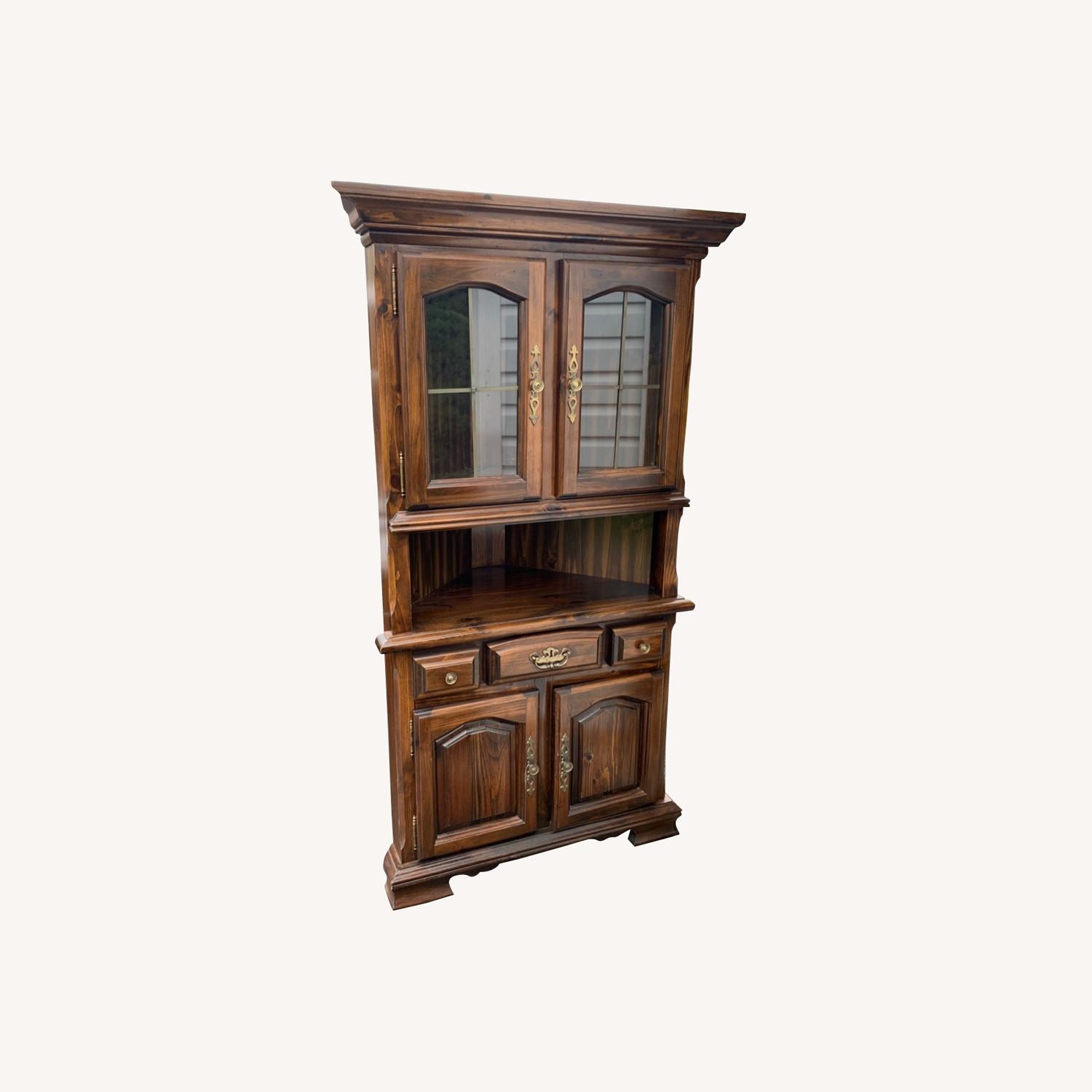 Corner Hutch AptDeco
