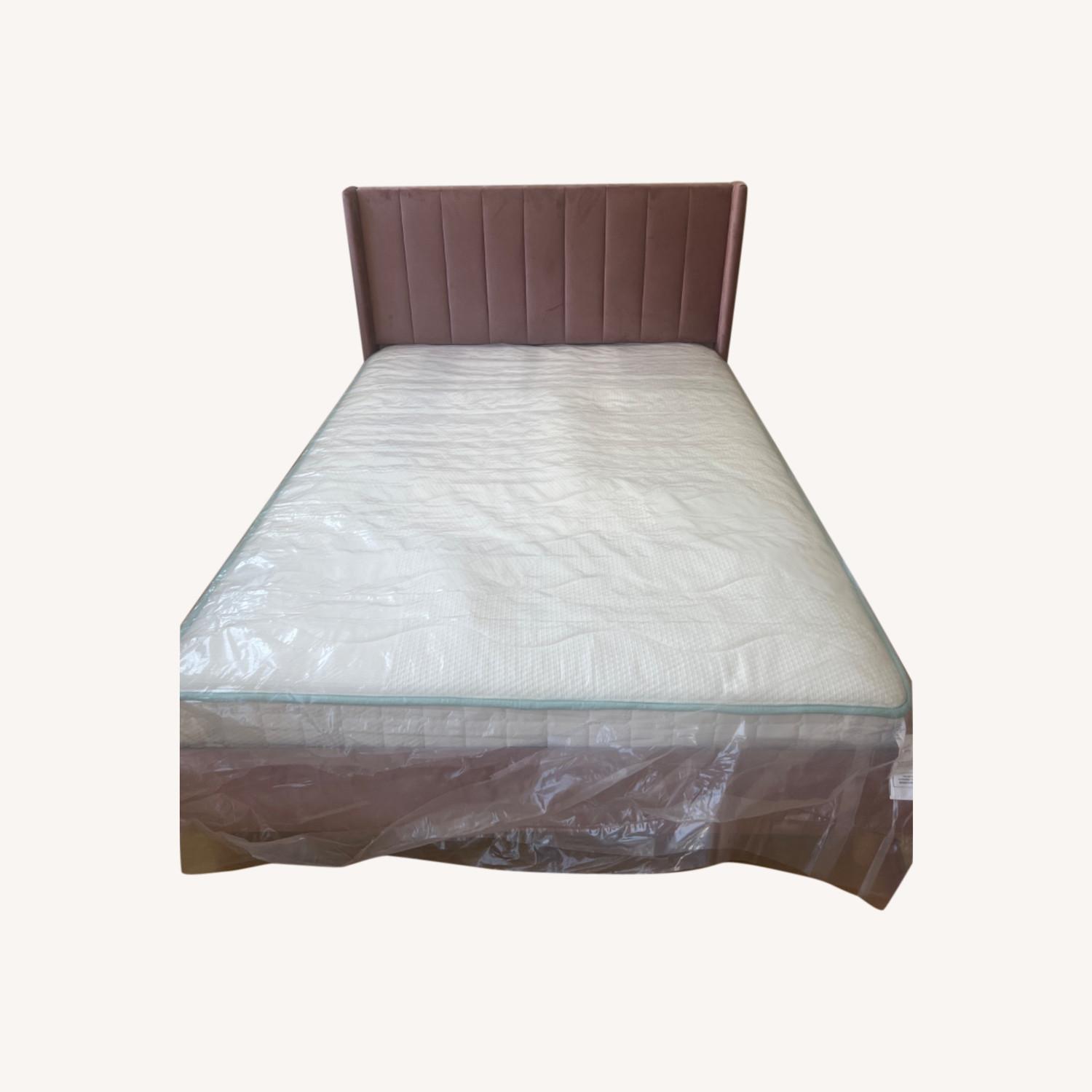 Wade Logan Full Bed - image-0