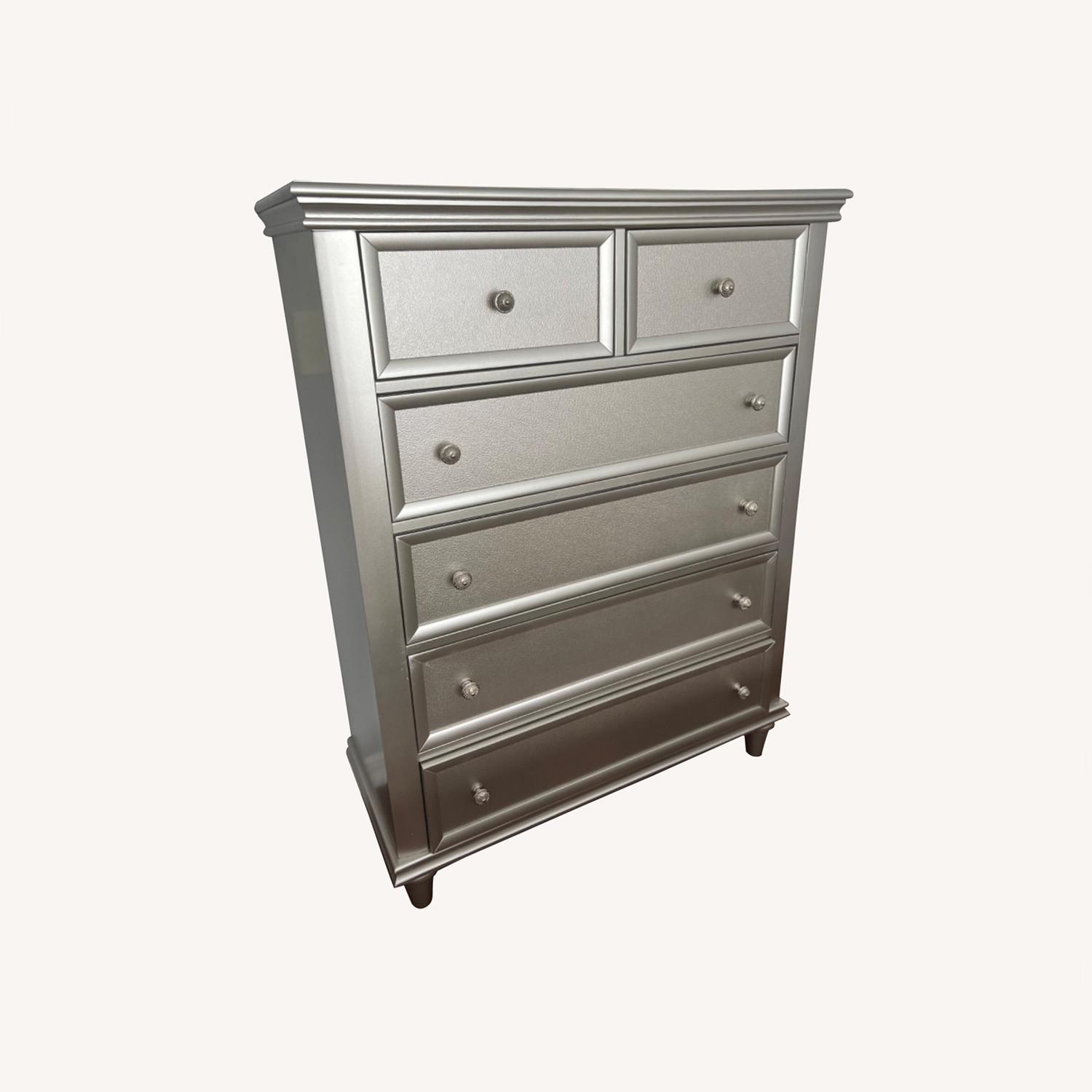 Raymour & Flanigan Tiffany Bedroom Chest Silver Glam AptDeco