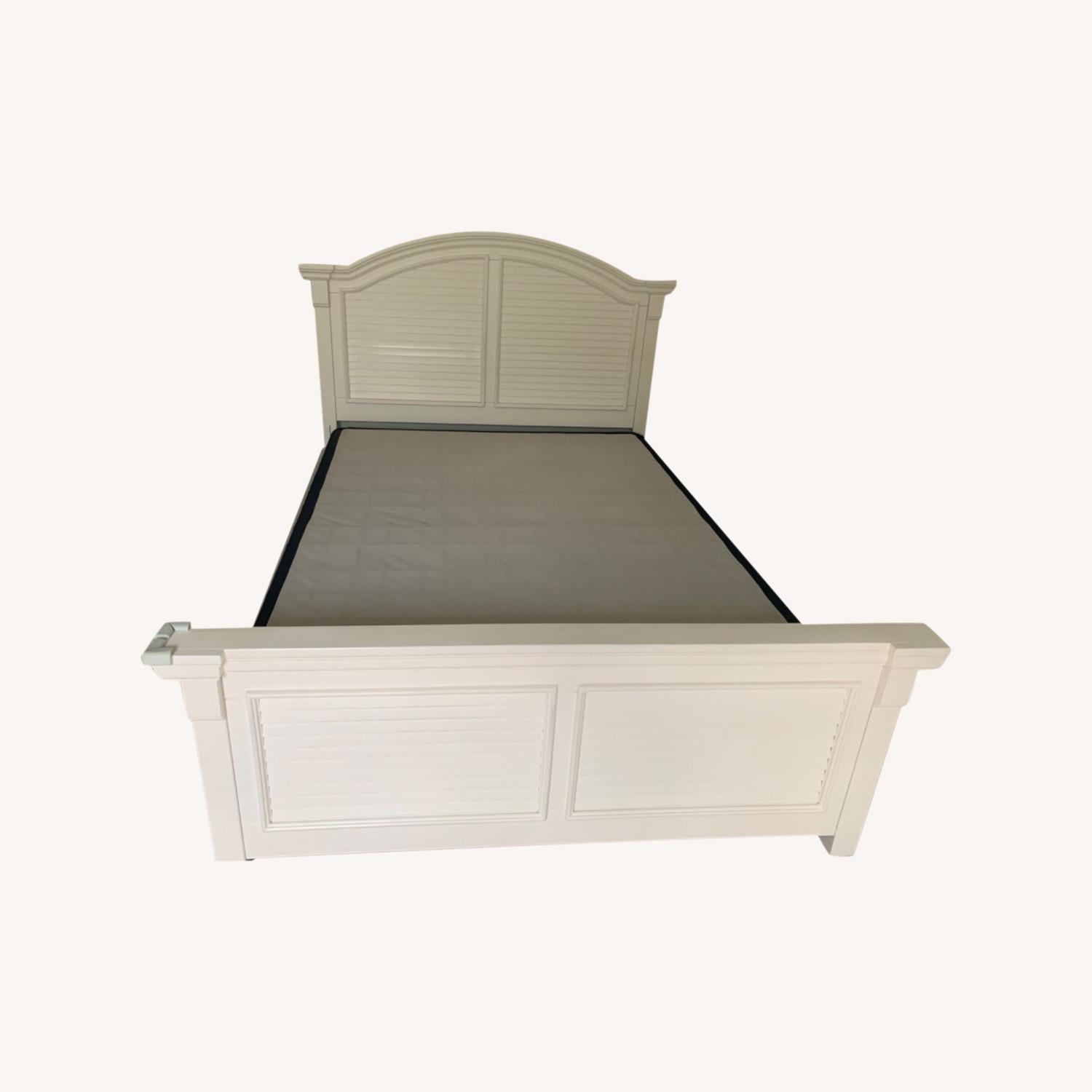Cottage Traditions Queen Bed White - image-0