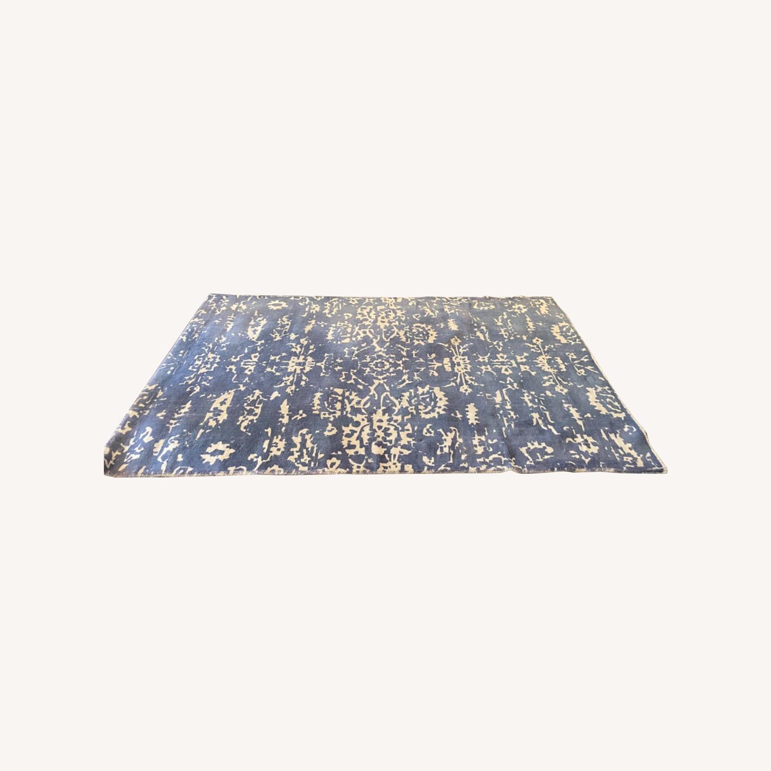 Modella Blue and White Patterned Rug AptDeco