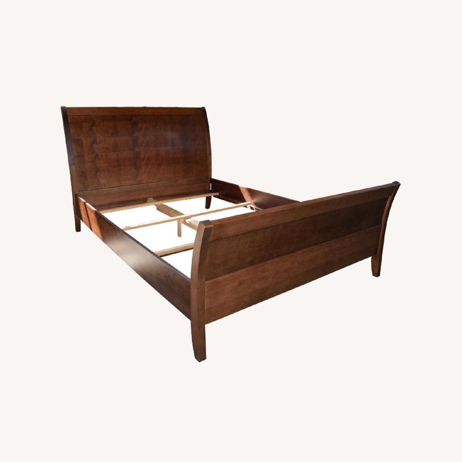 Cherry Sleigh Bed (Queen) AptDeco