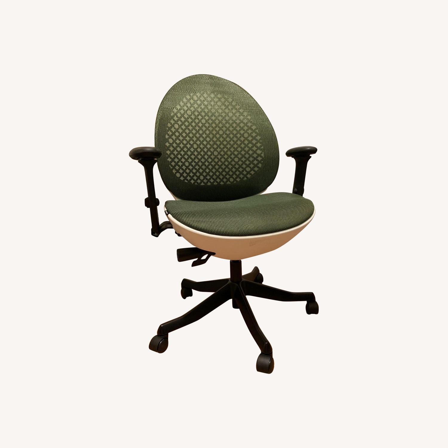 Autonomous AvoChair Office Chair AptDeco