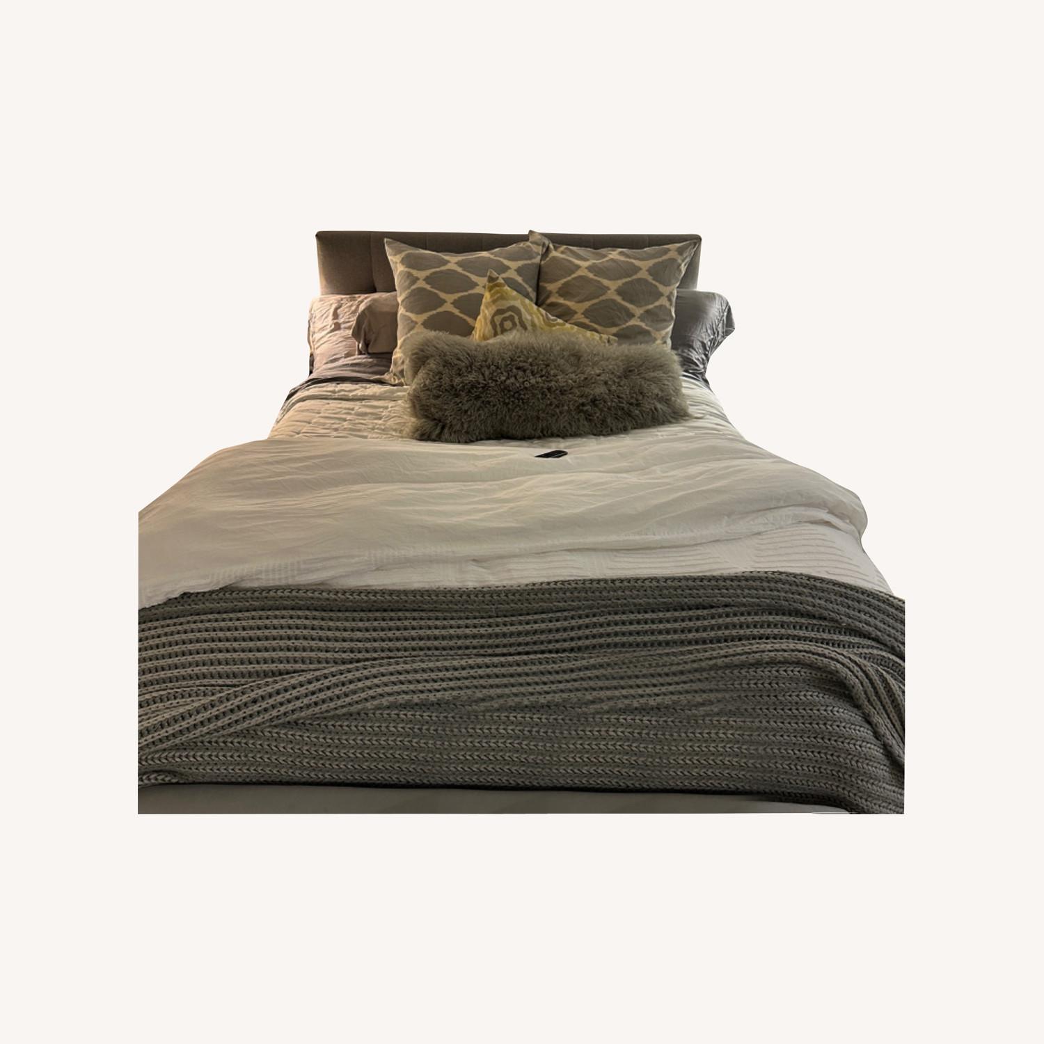Queen Storage Bed Grey AptDeco