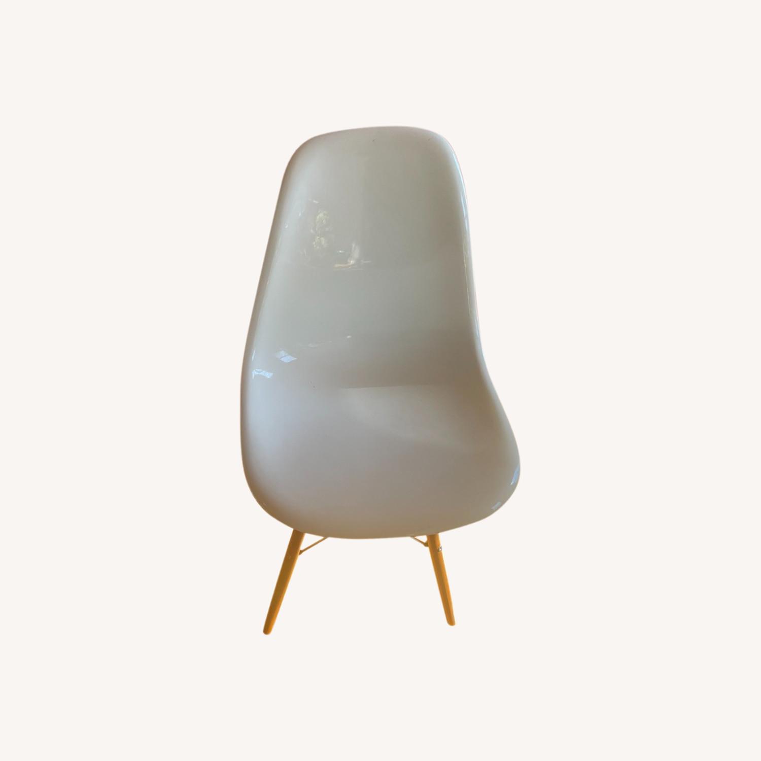 Eames (Replica) Dowel White Fiberglass Side Chairs - image-0