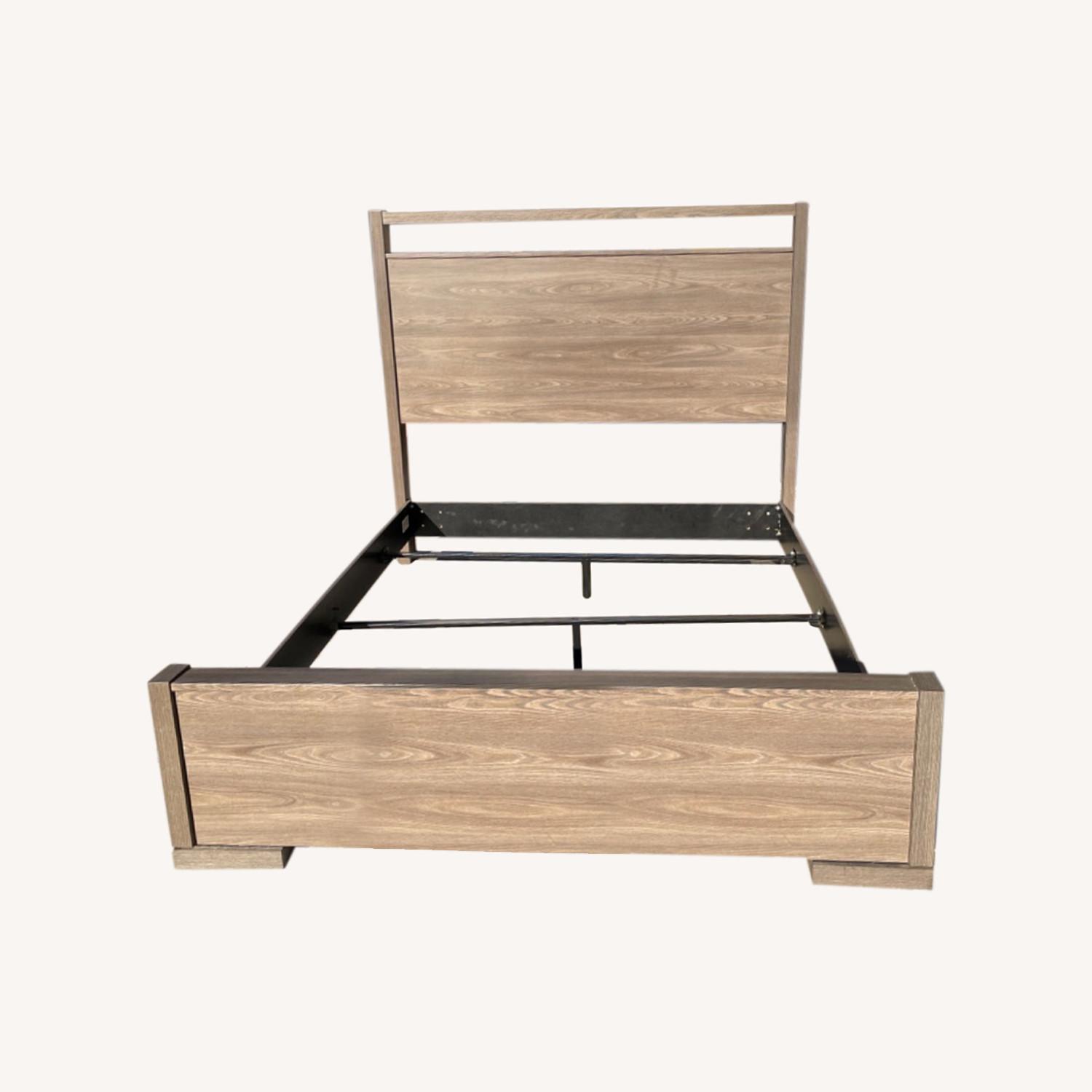 Italian Queen Size Bed AptDeco