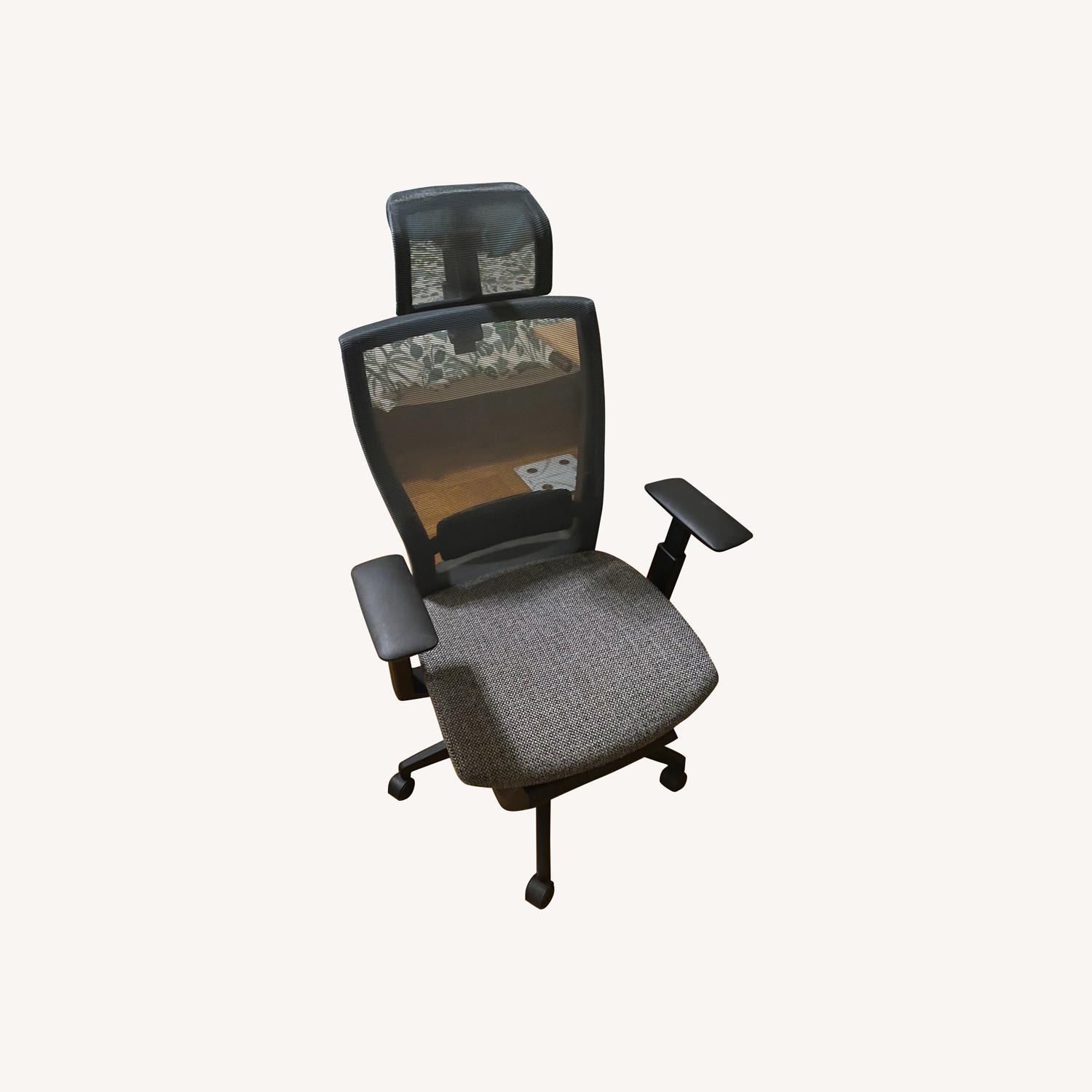 Autonomous Office Chair AptDeco