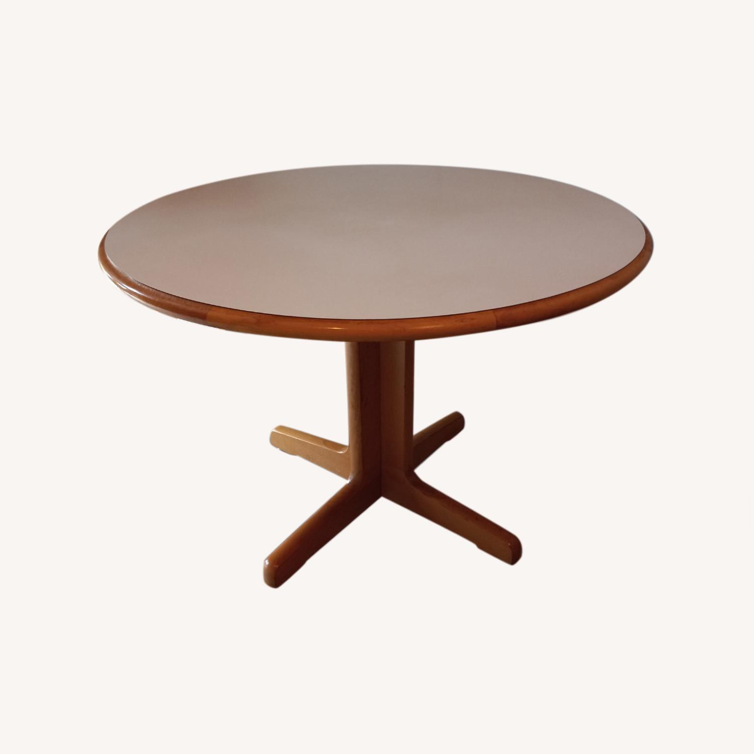 White Kitchen Table with Beech Wood Pedestal AptDeco