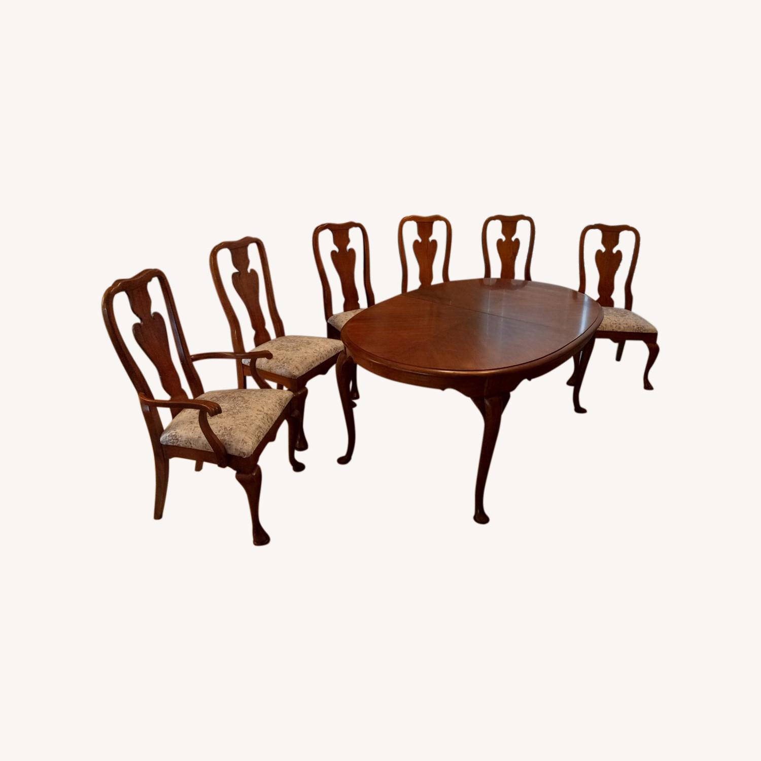 Thomasville Furniture Industries Dining Table + Six Chairs AptDeco