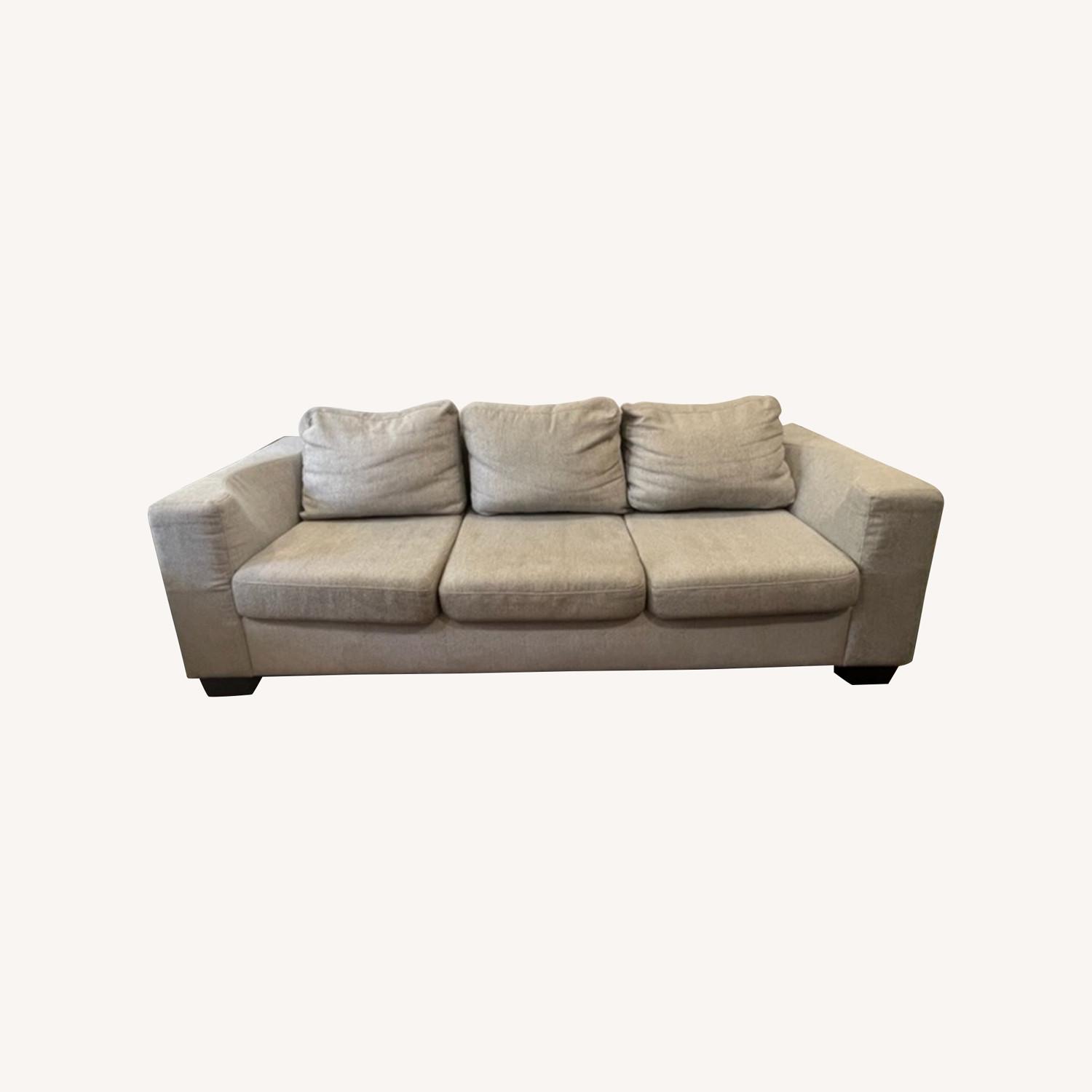 Bob's Discount Furniture 3 Seater Beige/Grey Sofa AptDeco