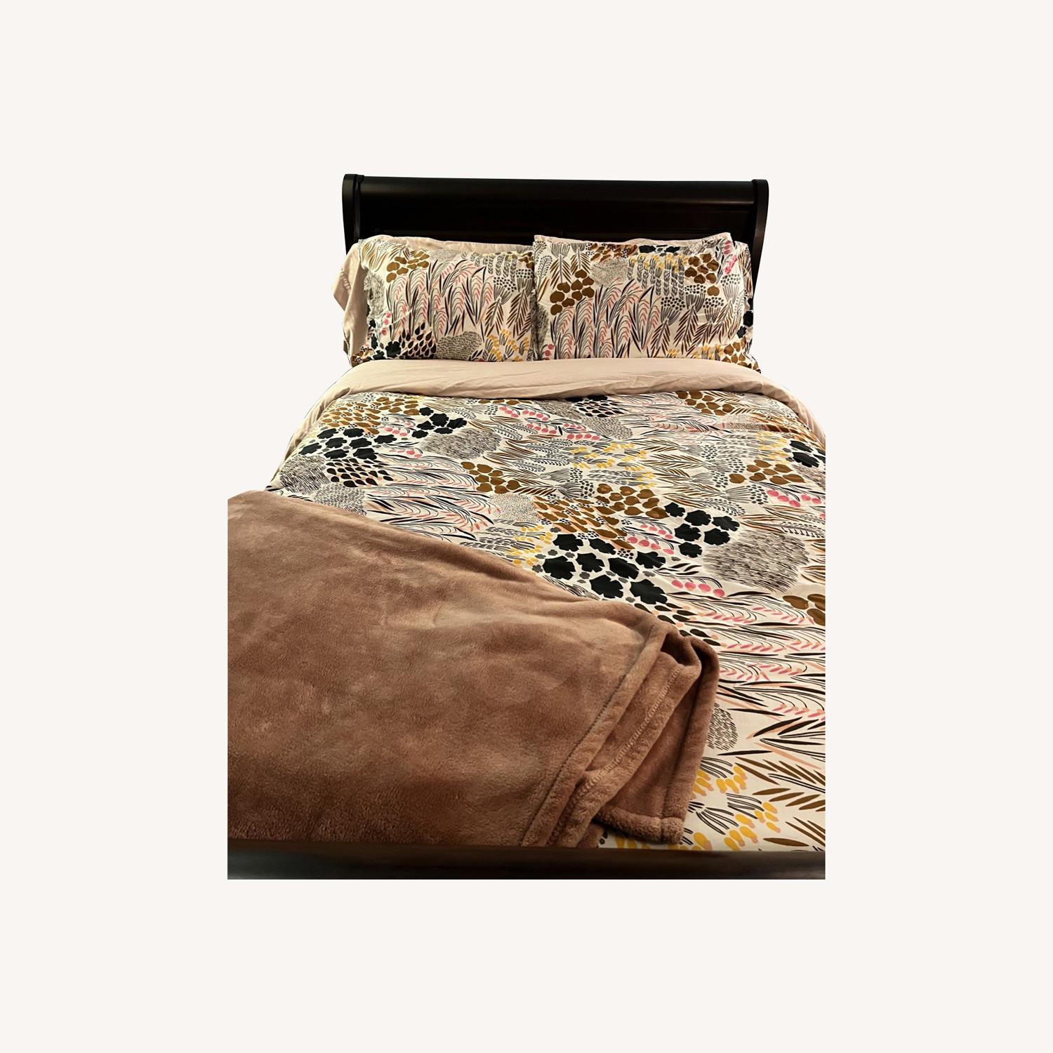 Jordan's Sleigh Bed AptDeco