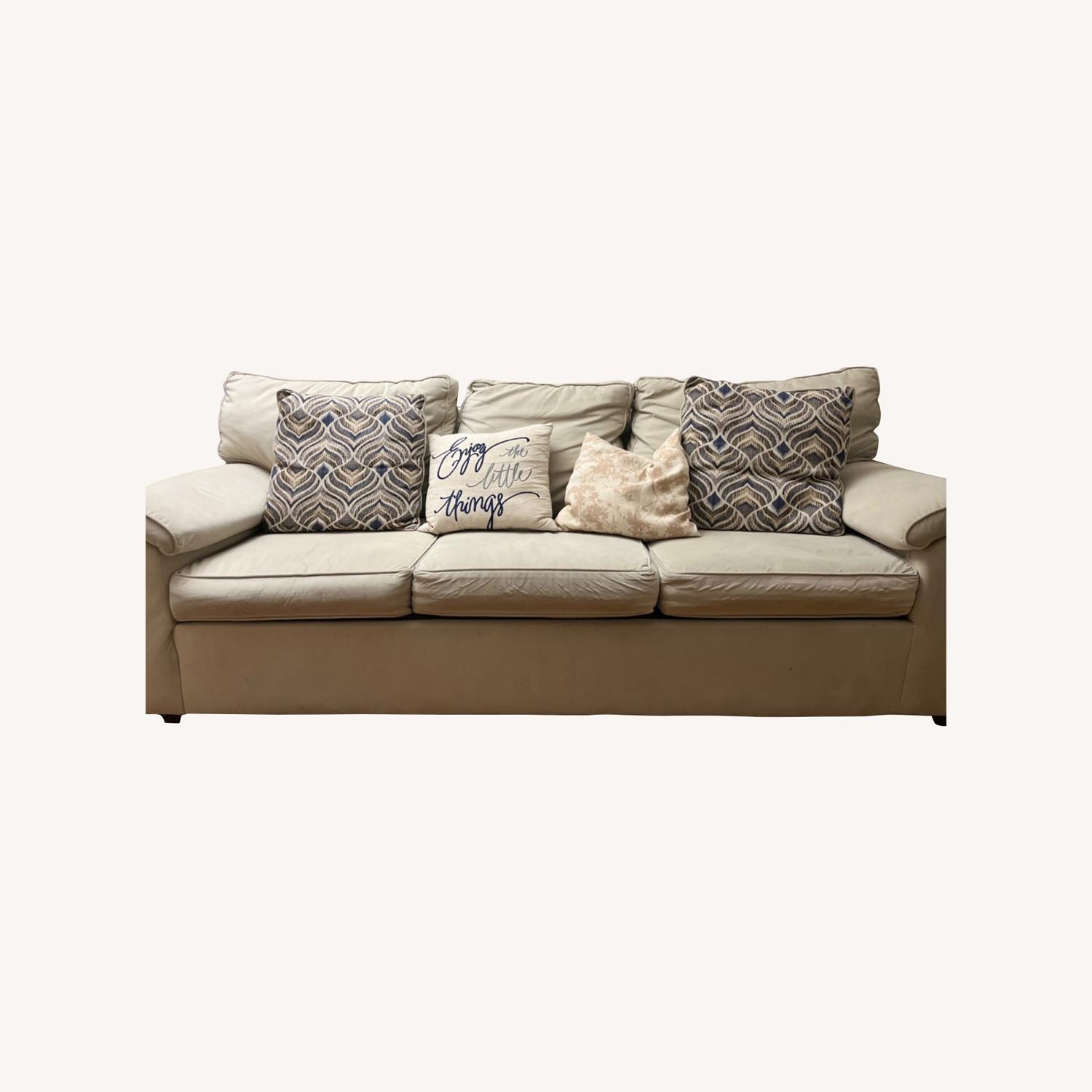 Bob's Discount Three Seater Sofa AptDeco