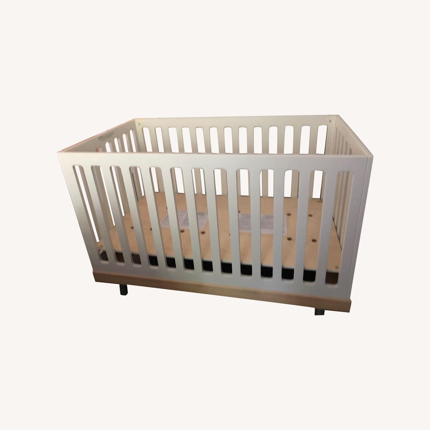 Oeuf Classic Crib White / Birch AptDeco