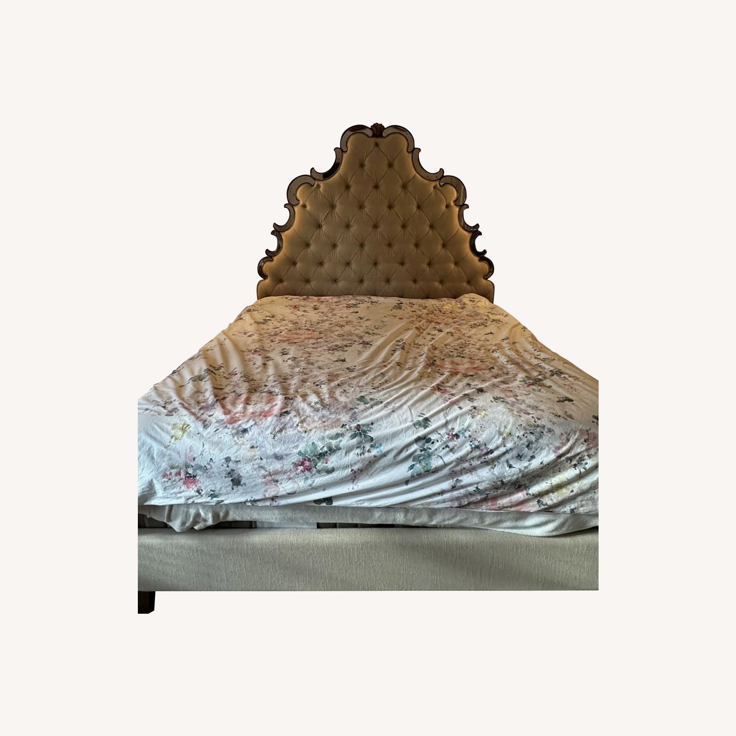 Hooker Furniture Sanctuary Tufted King Bed - image-0