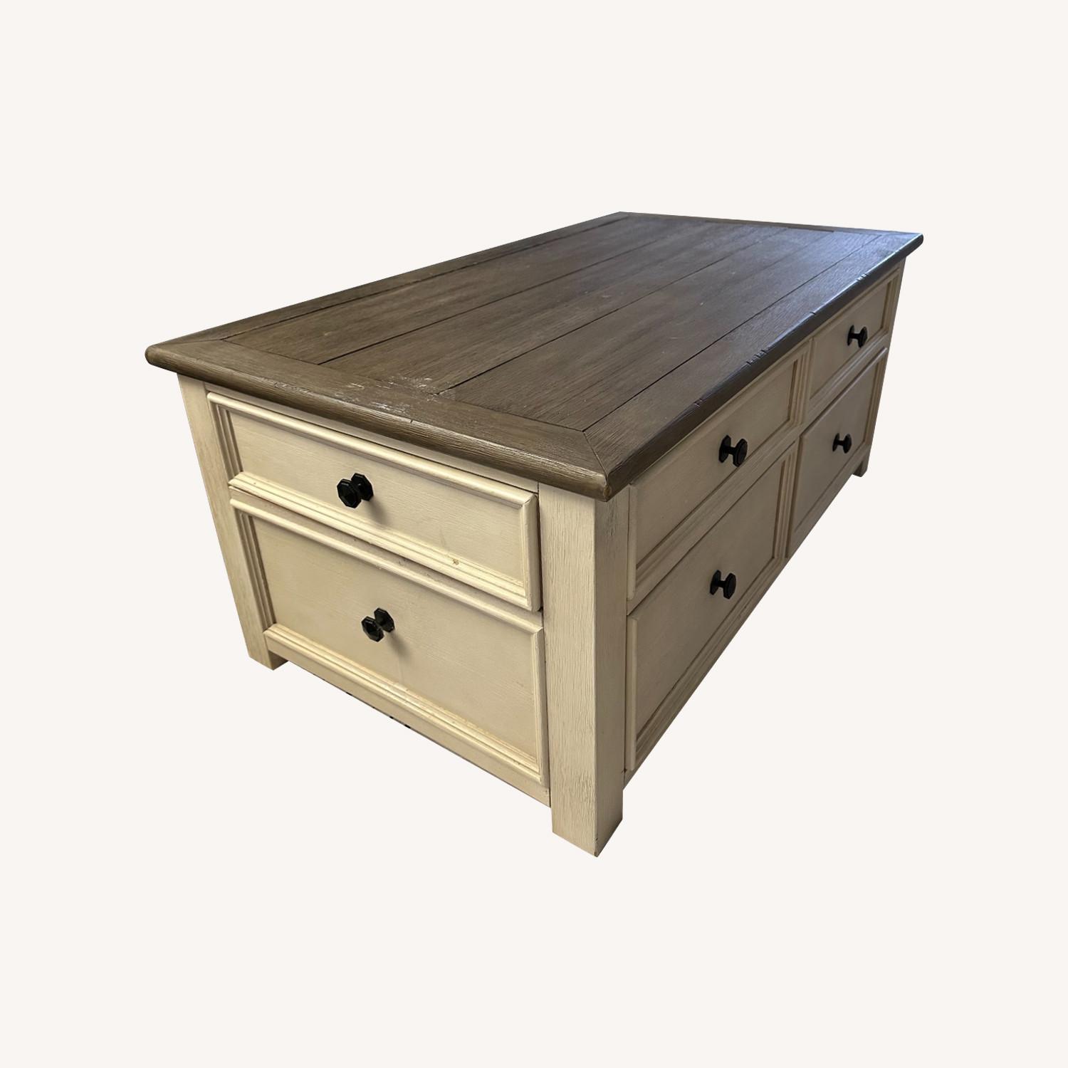 Raymour & Flanigan Lifttop Coffee Table AptDeco