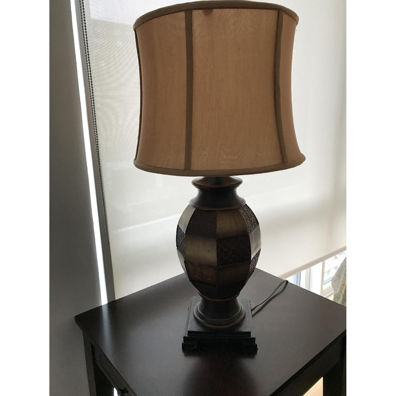 Raymour & Flanigan Table Lamp w/ Shade AptDeco
