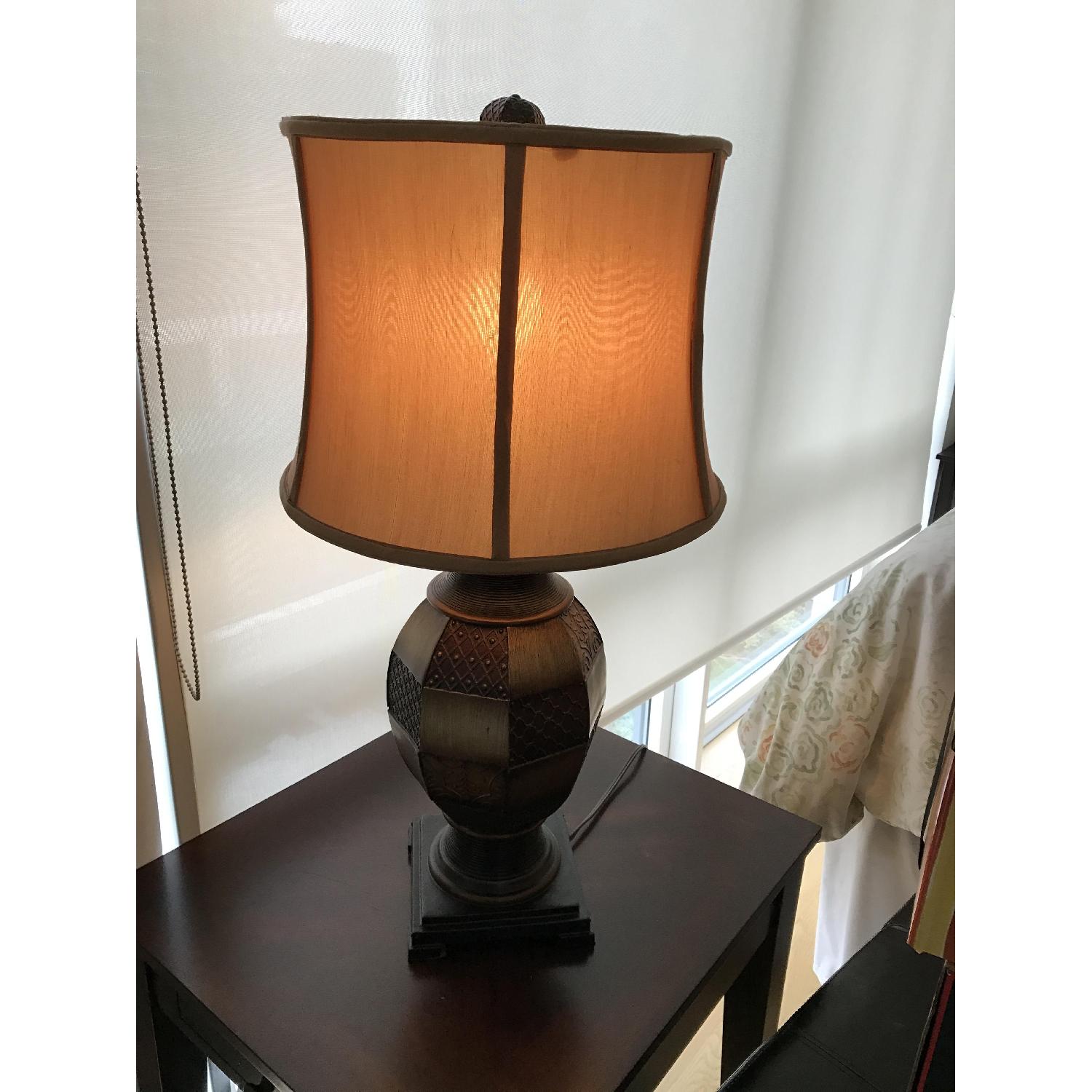 Raymour & Flanigan Table Lamp w/ Shade AptDeco