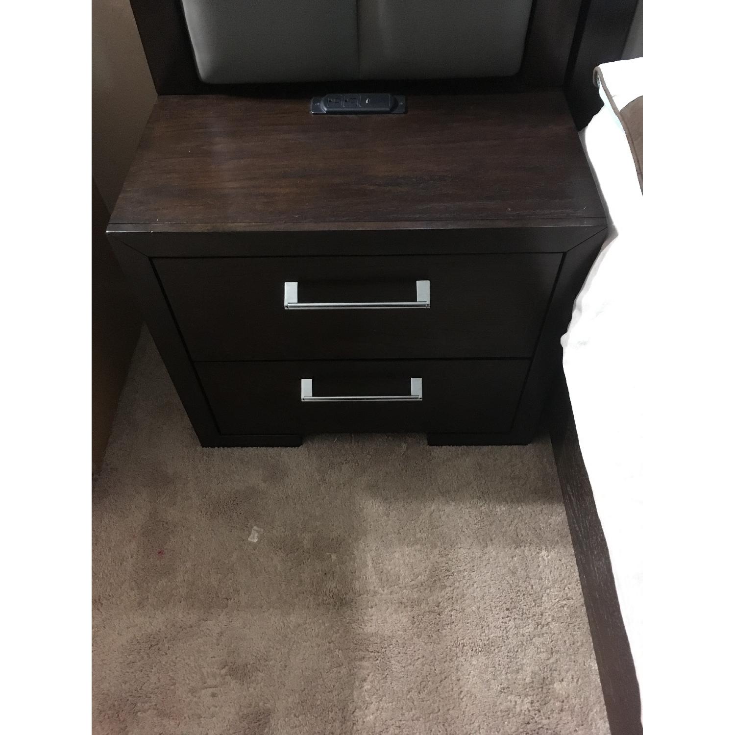 Ashley's King Size Bedroom Set - image-6