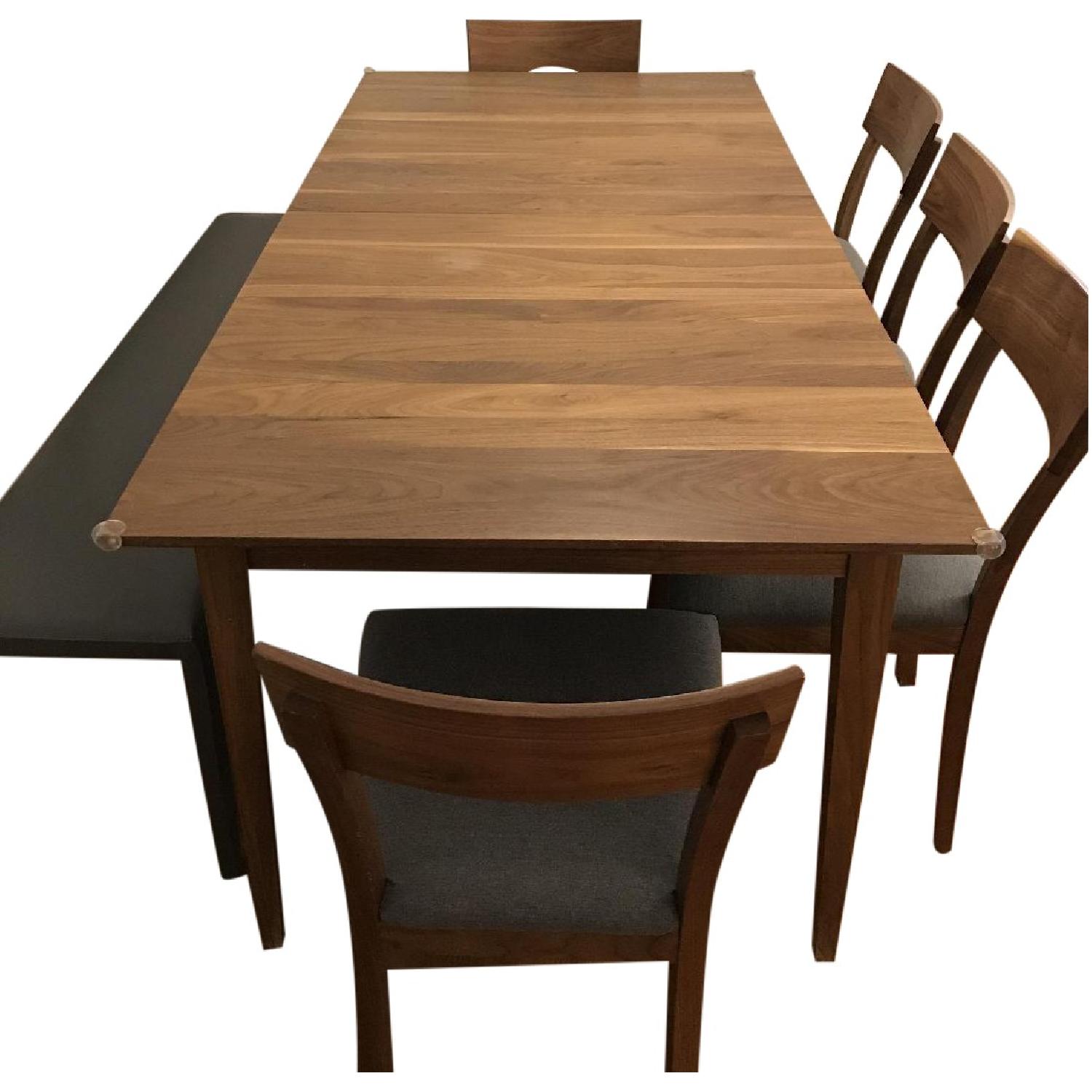Room & Board Adams Extension Dining Table w/ 5 Doyle Upholstered Chairs AptDeco