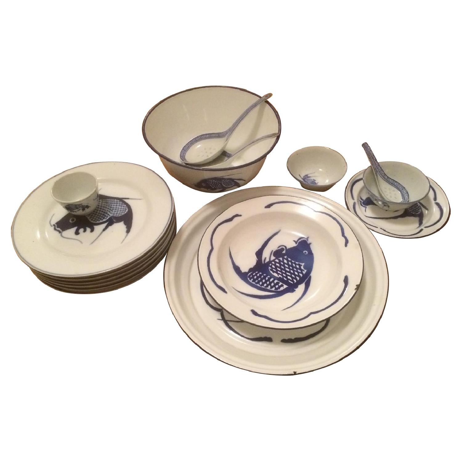 Chinese Dinnerware Set - image-0