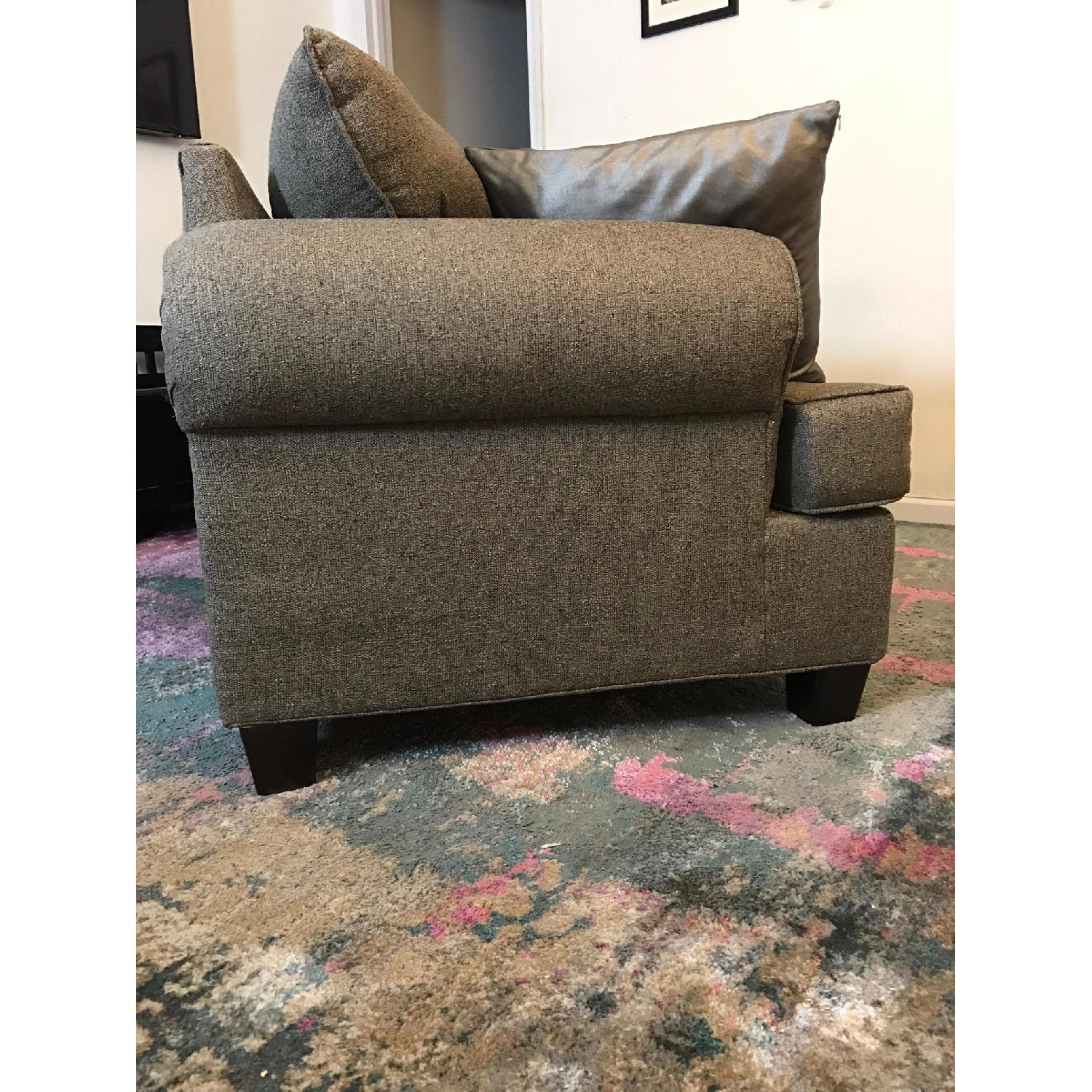 Bob's Queen Size Pull-Out Sleeper Sofa - image-2