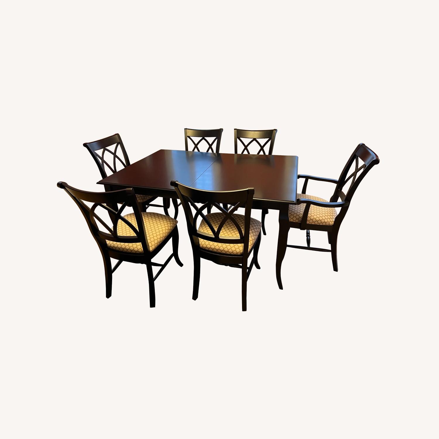 Dining Room Table + 6 Chairs AptDeco
