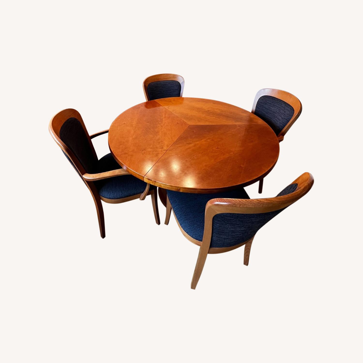 Skovby SM 32K Round Dining Table & 4 Chairs AptDeco