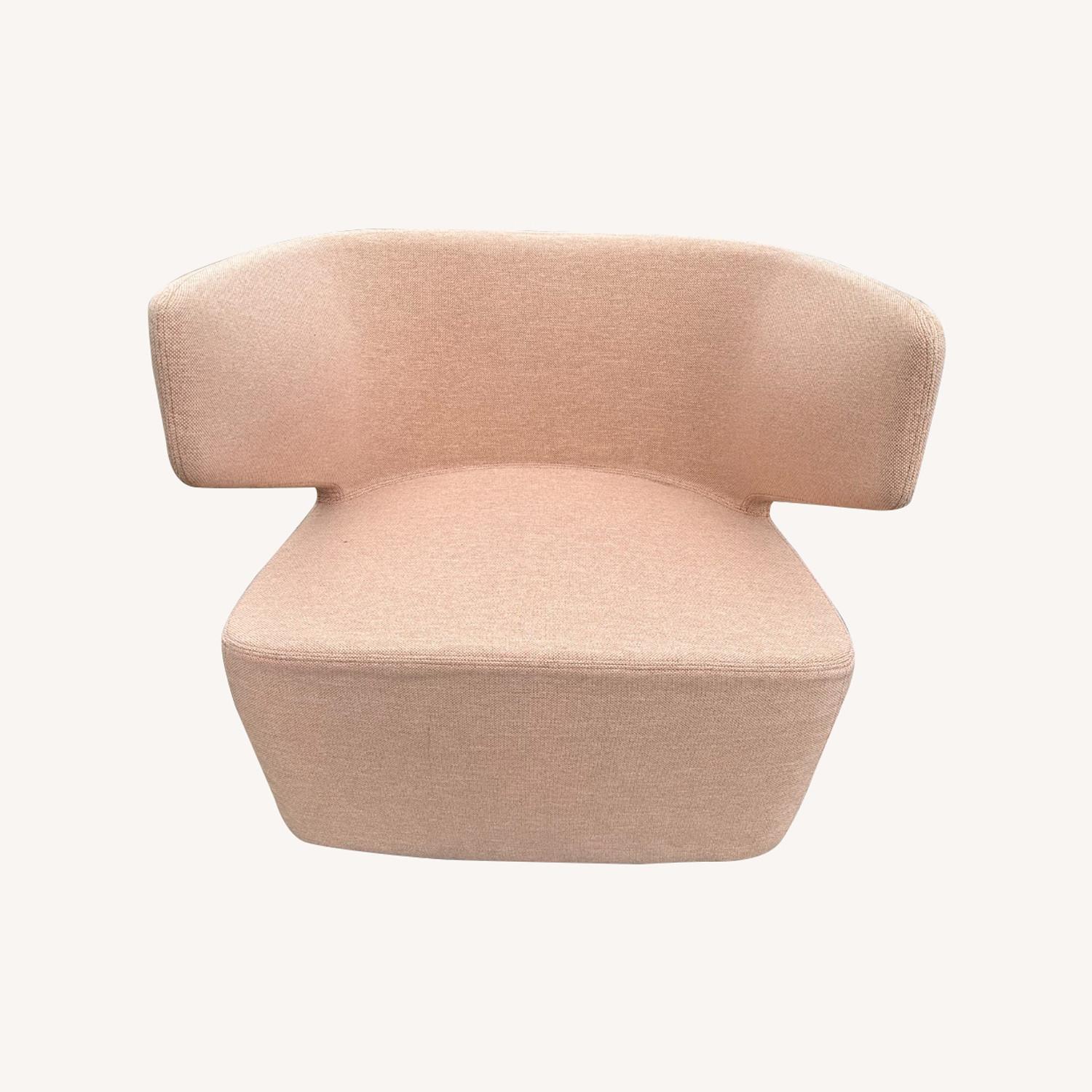 National Office Marcelo One Seat Arms - image-0