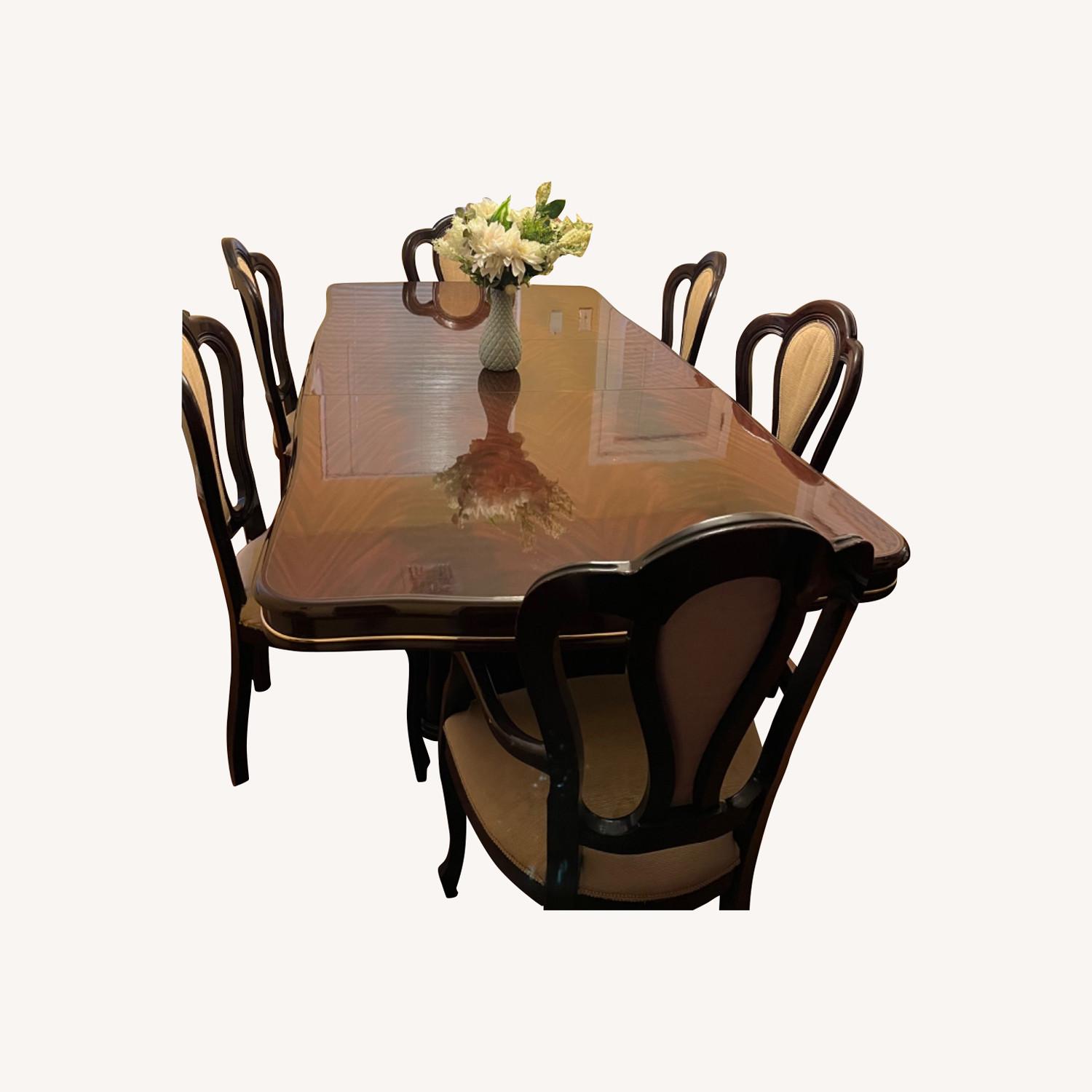 Raymour & Flanigan Mahogany Table and 6 Chairs AptDeco