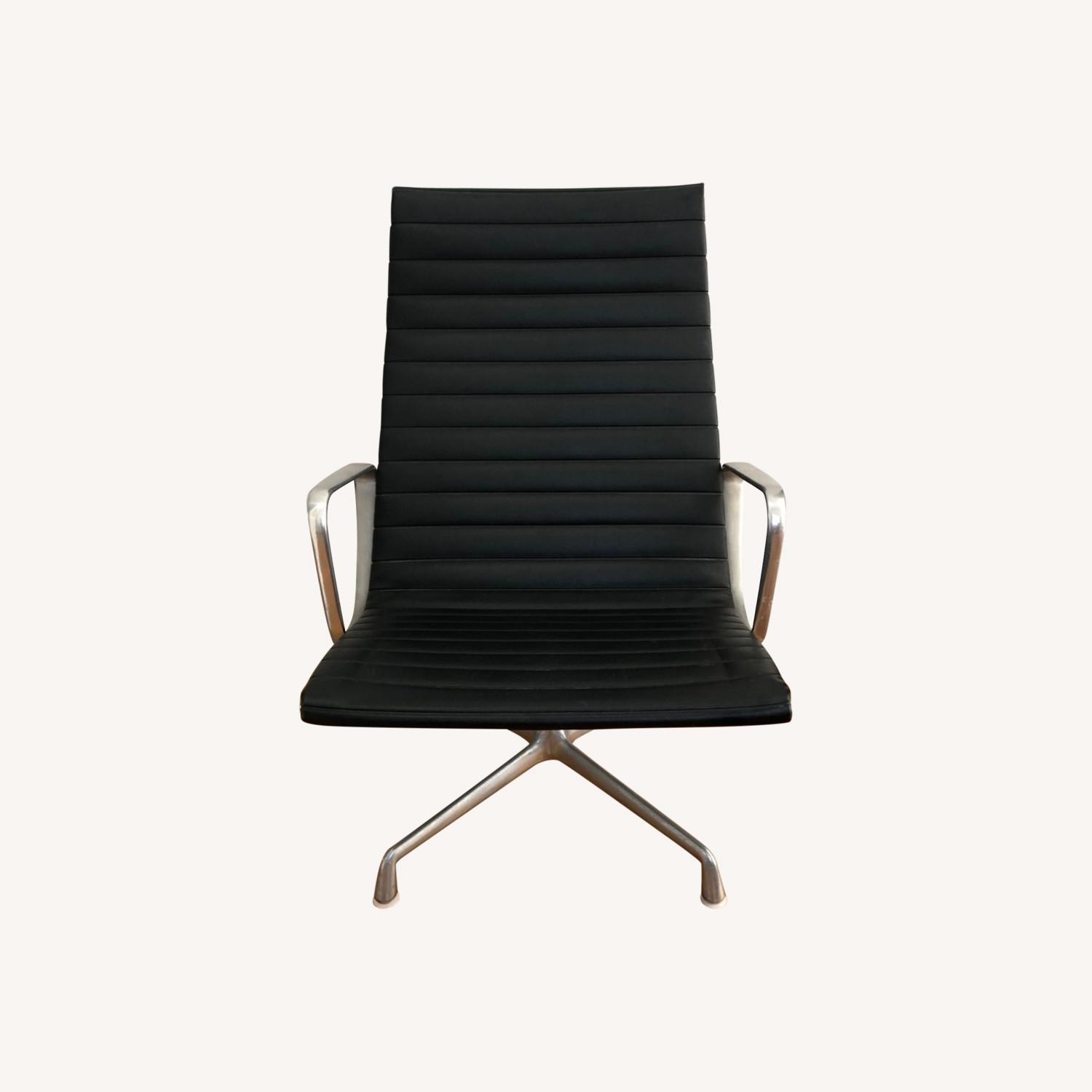 1 Pair of Vintage Eames Aluminium Lounge Chairs - image-0