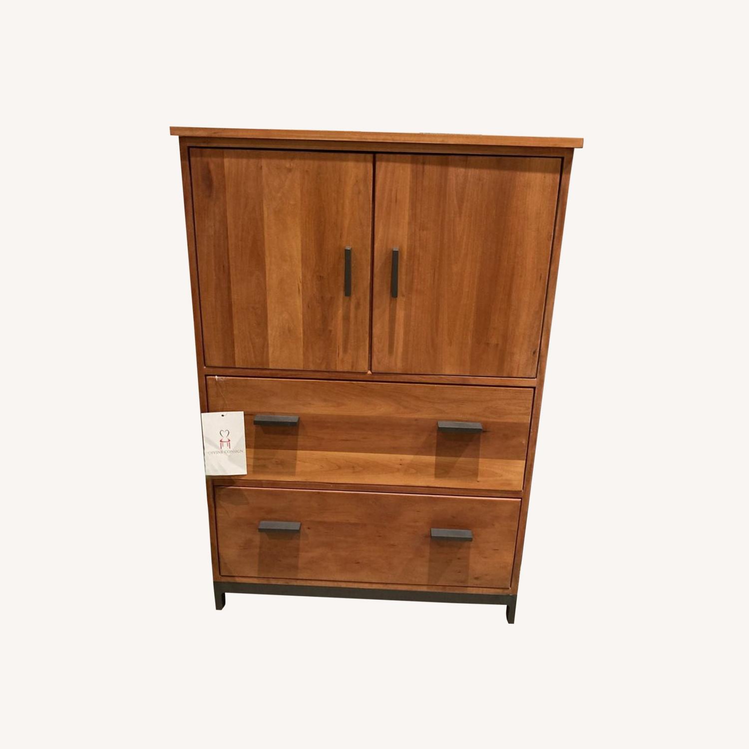 Contemporary Cherry Wood AptDeco