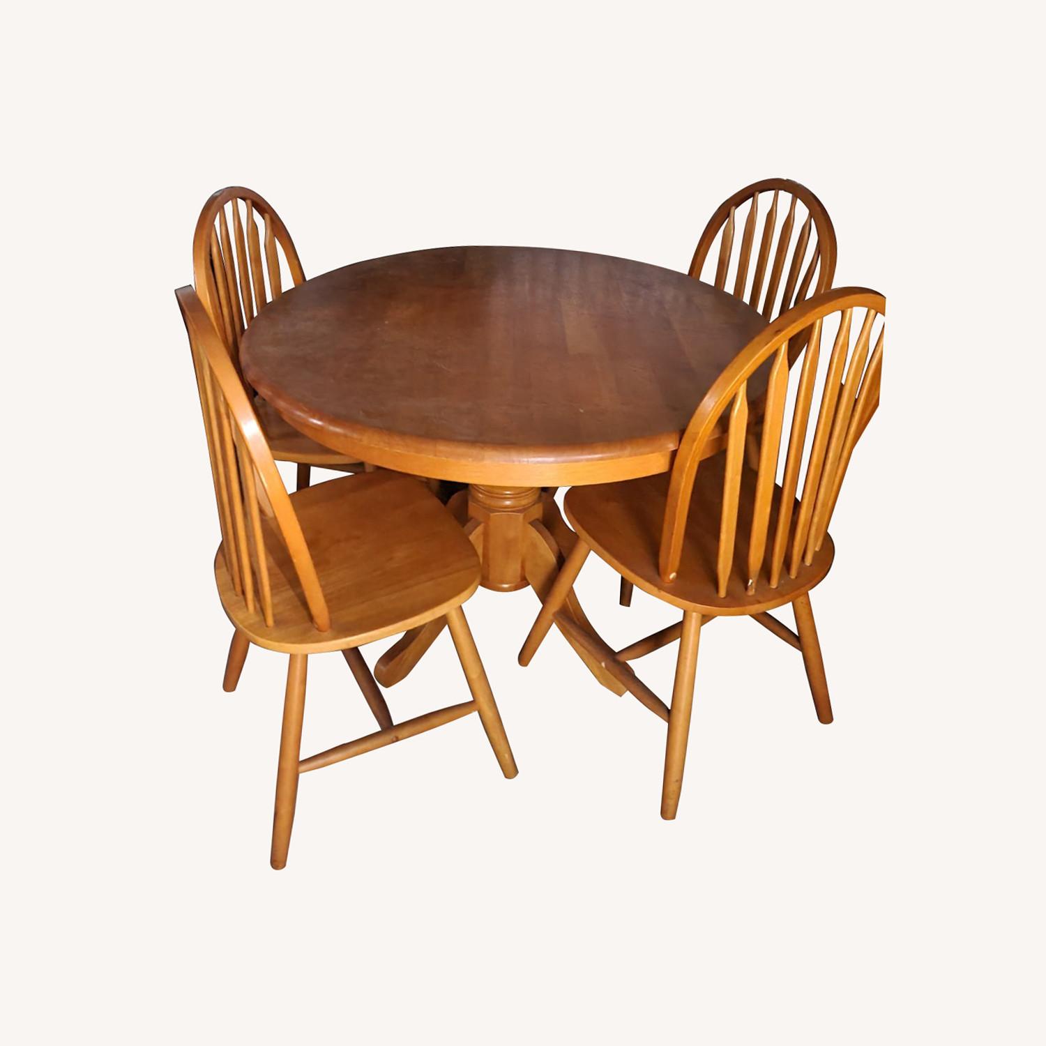 Pedestal Dining Table and 4 Chairs AptDeco
