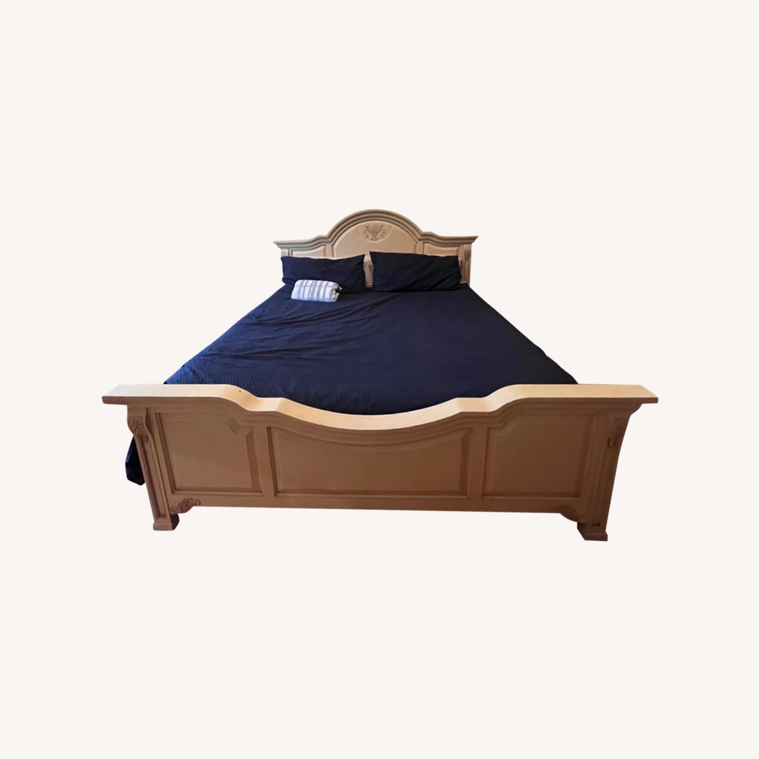 Thomasville Vintage Impressions King Size Bed - image-0