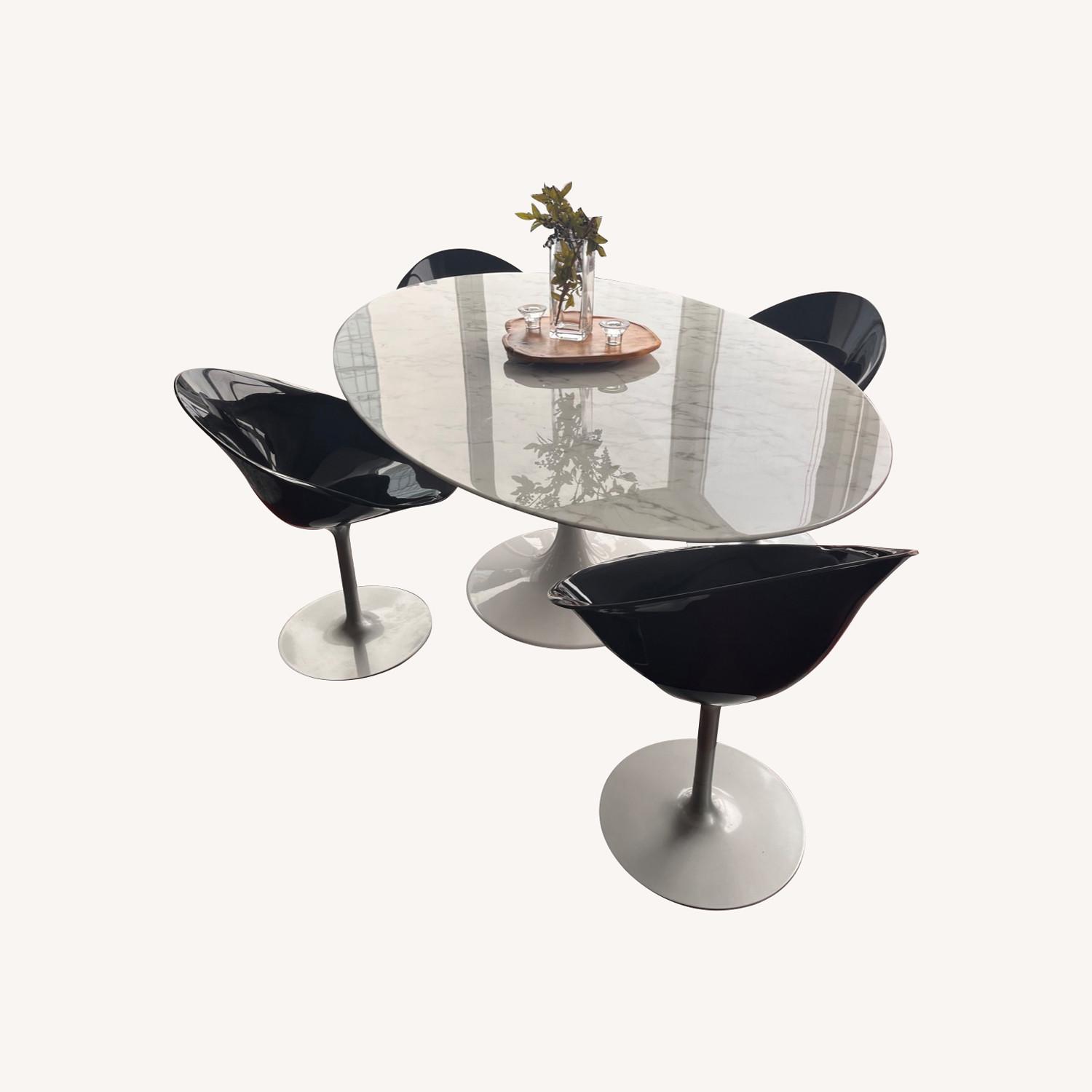 Saarinen Style Marble Table and 4 acrylic chairs - image-0
