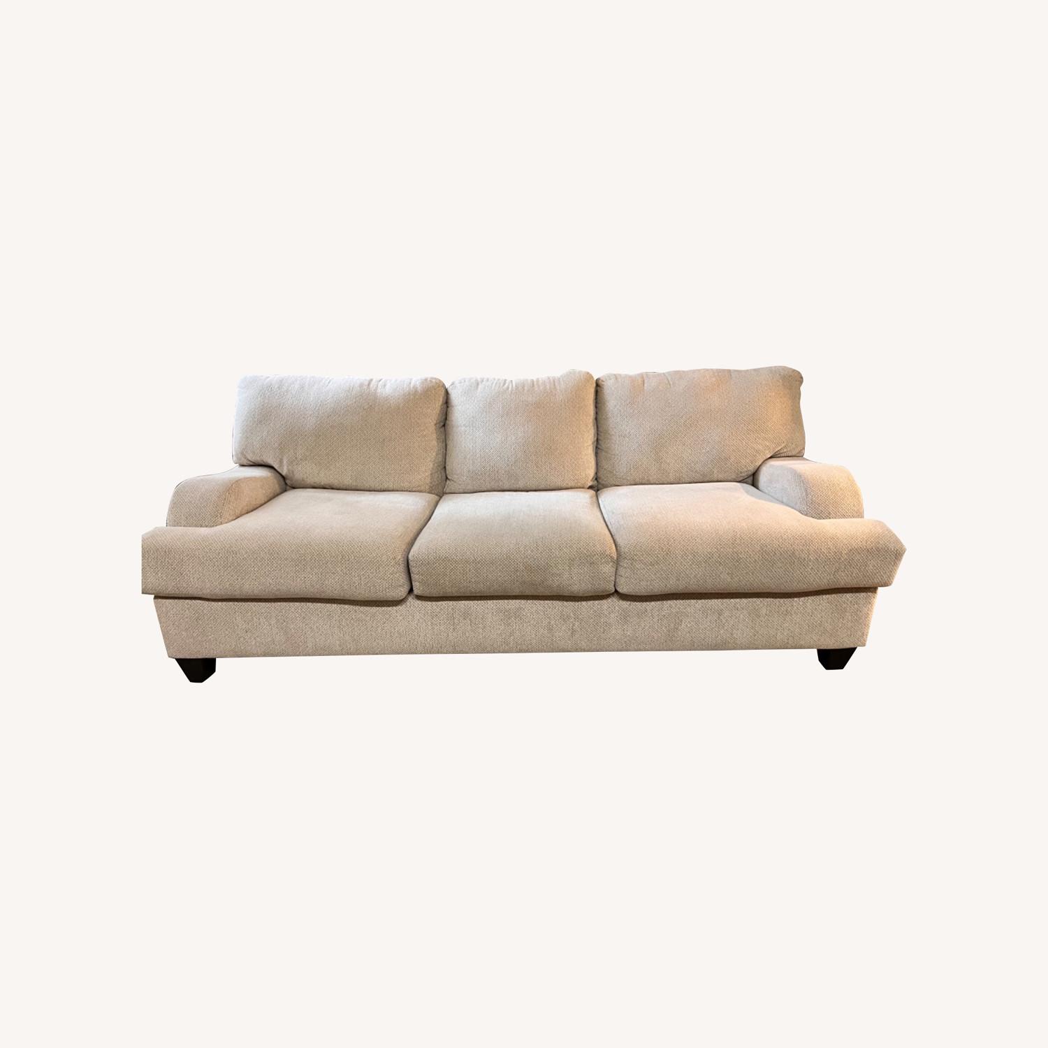 Bob's Hampton Sofa AptDeco
