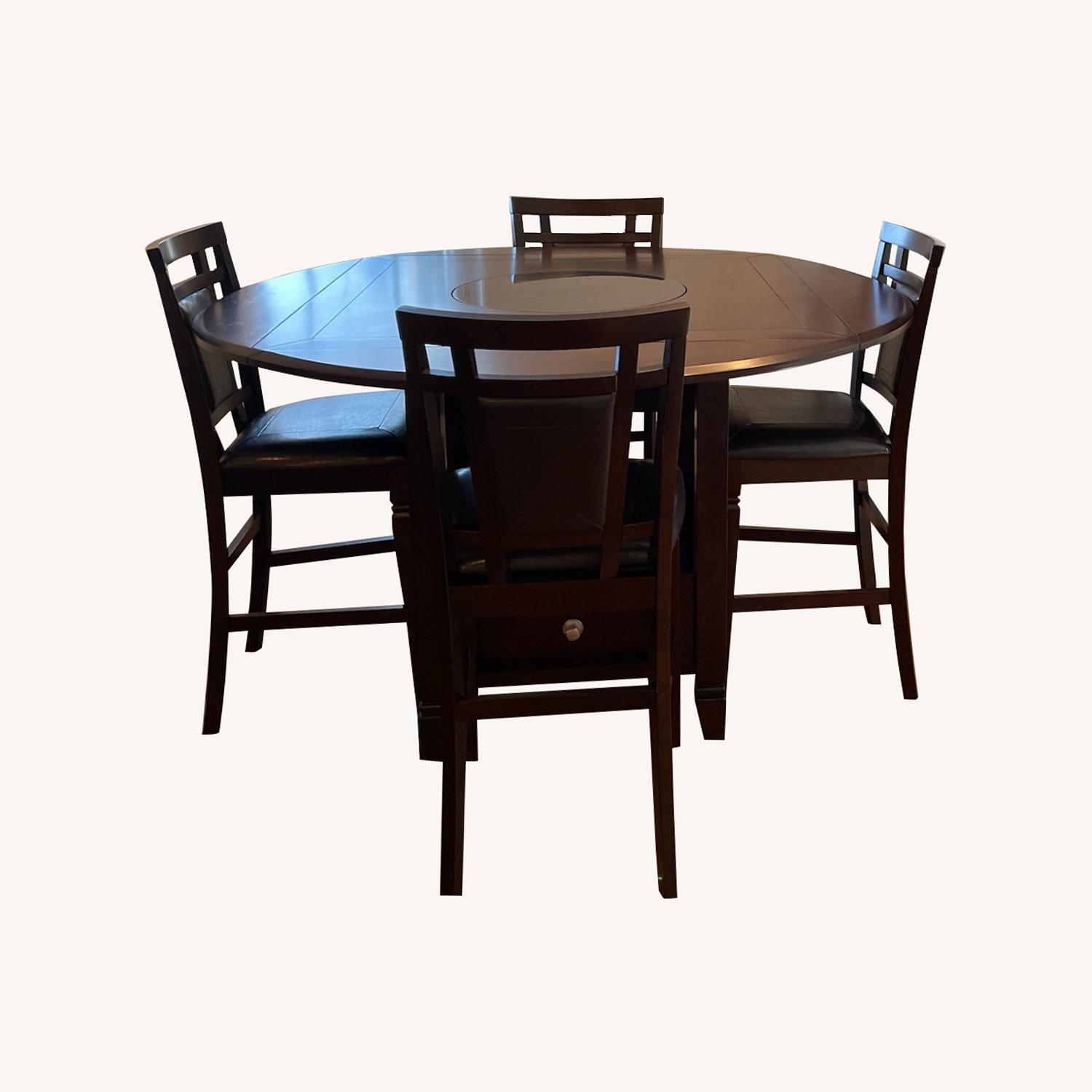 Raymour & Flanigan Dining Set Lazy Susan & Stools AptDeco