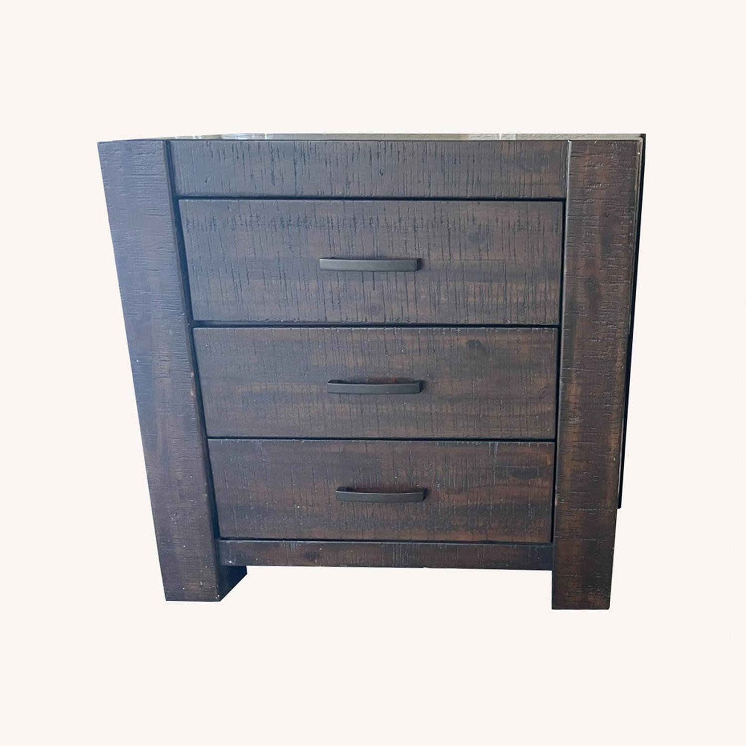 Haverty's 3 Drawer Nightstands (Pair of 2) AptDeco