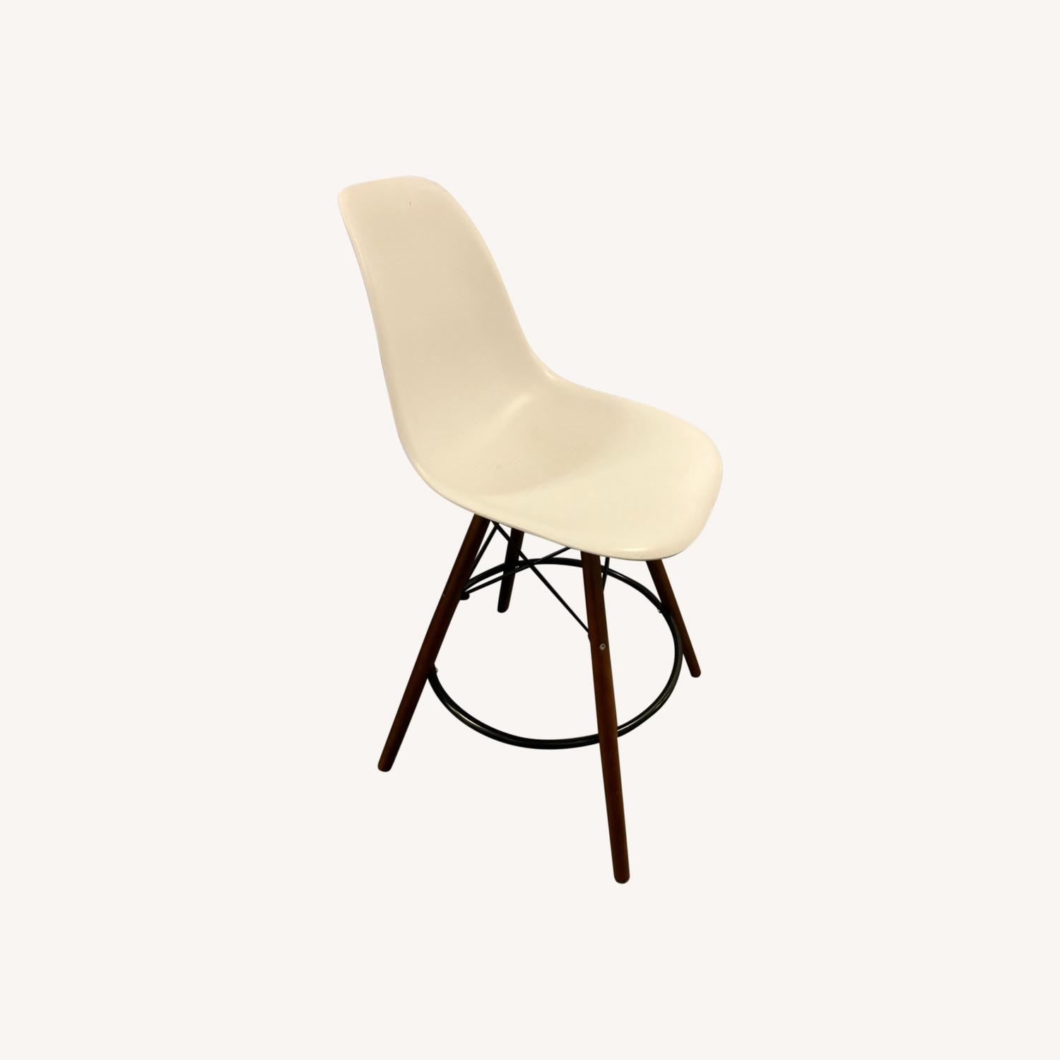 Top Quality Bar Stools With Exceptional Comfort - image-0