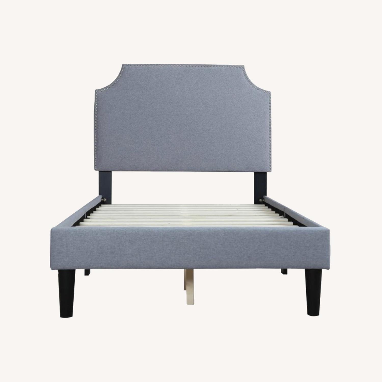 Ashley Button Tufted Platform Be Strong Steel Wood - image-0