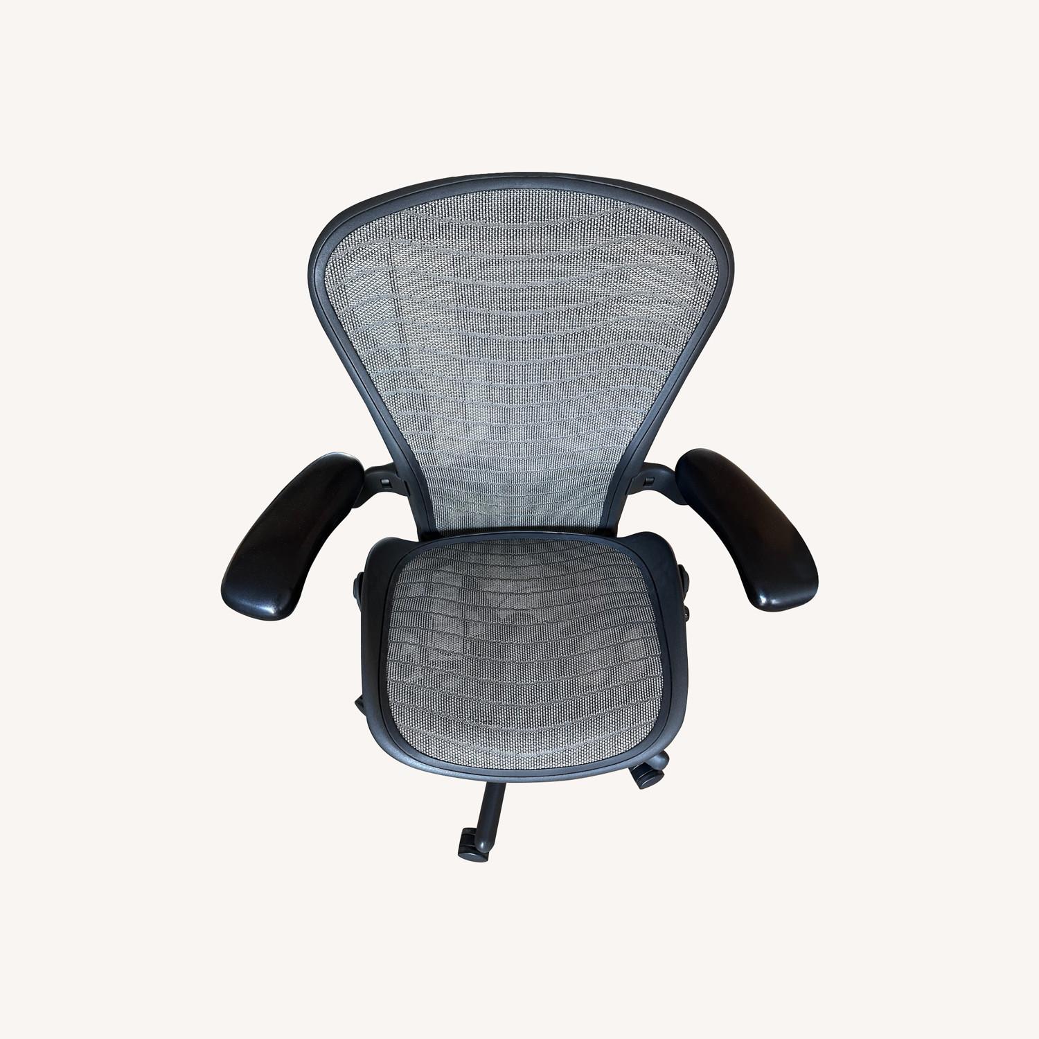 Herman Miller Aeron Chair Size B - image-0