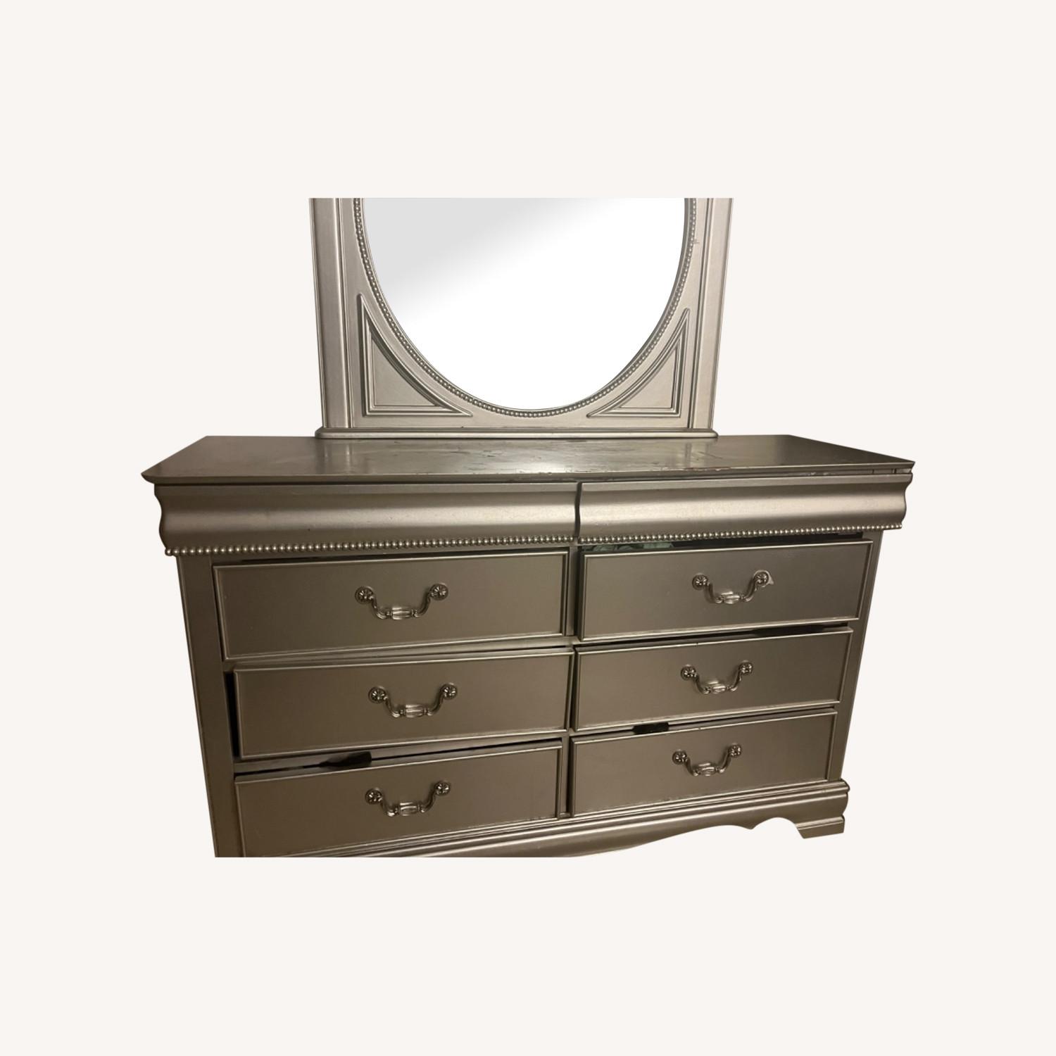 Bob's Discount Grey Dresser with Mirror AptDeco