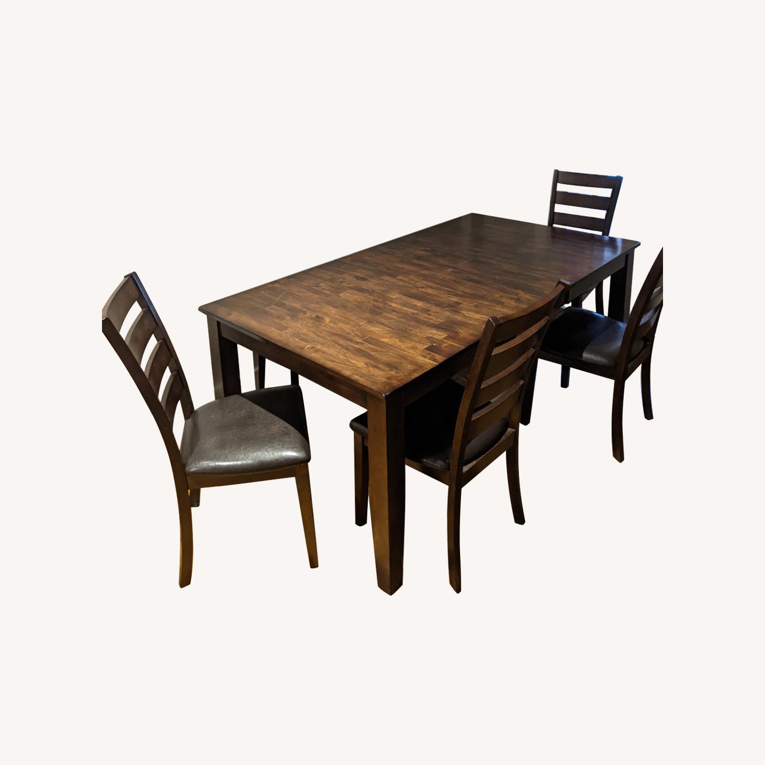 Raymour & Flanigan Kona Dining Table With Leaf AptDeco