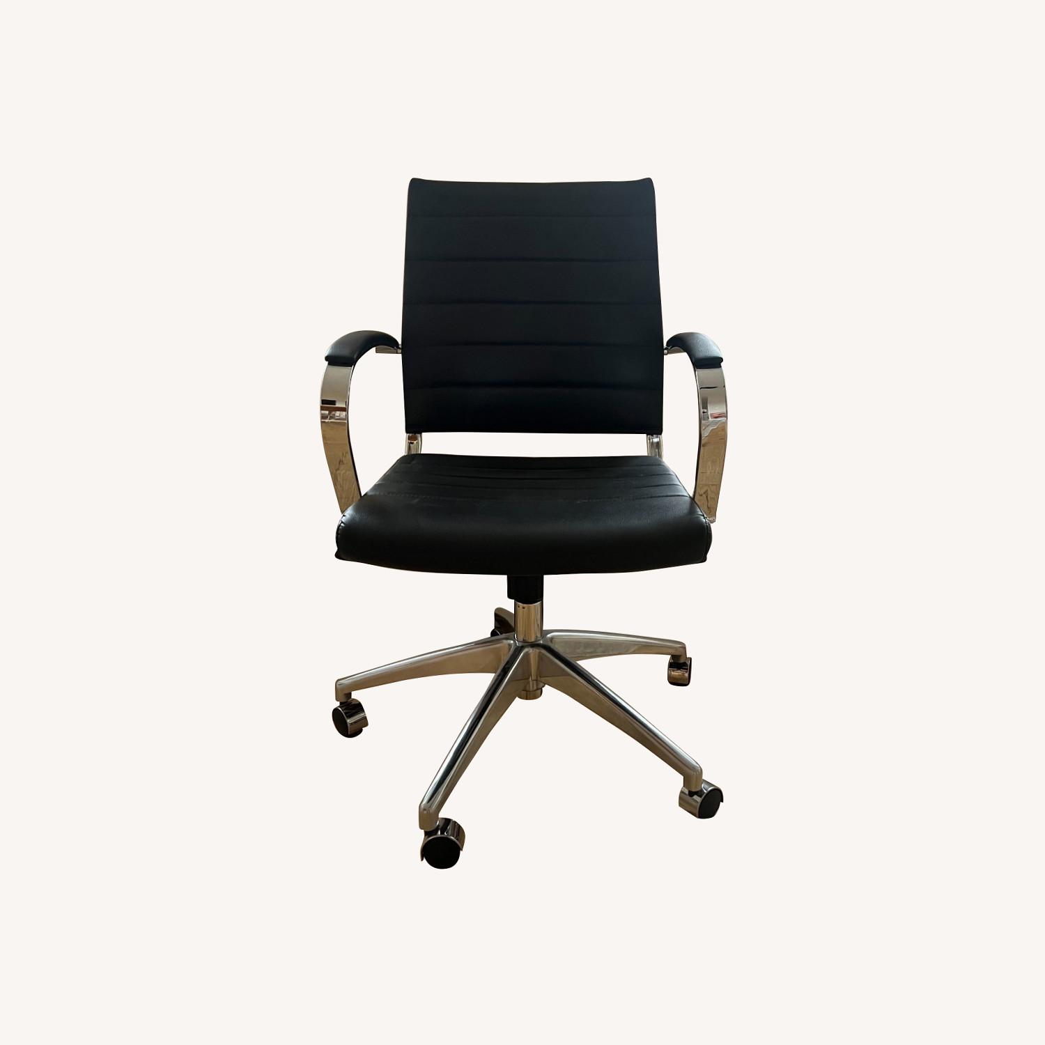 Modern Comfortable Office Chair AptDeco