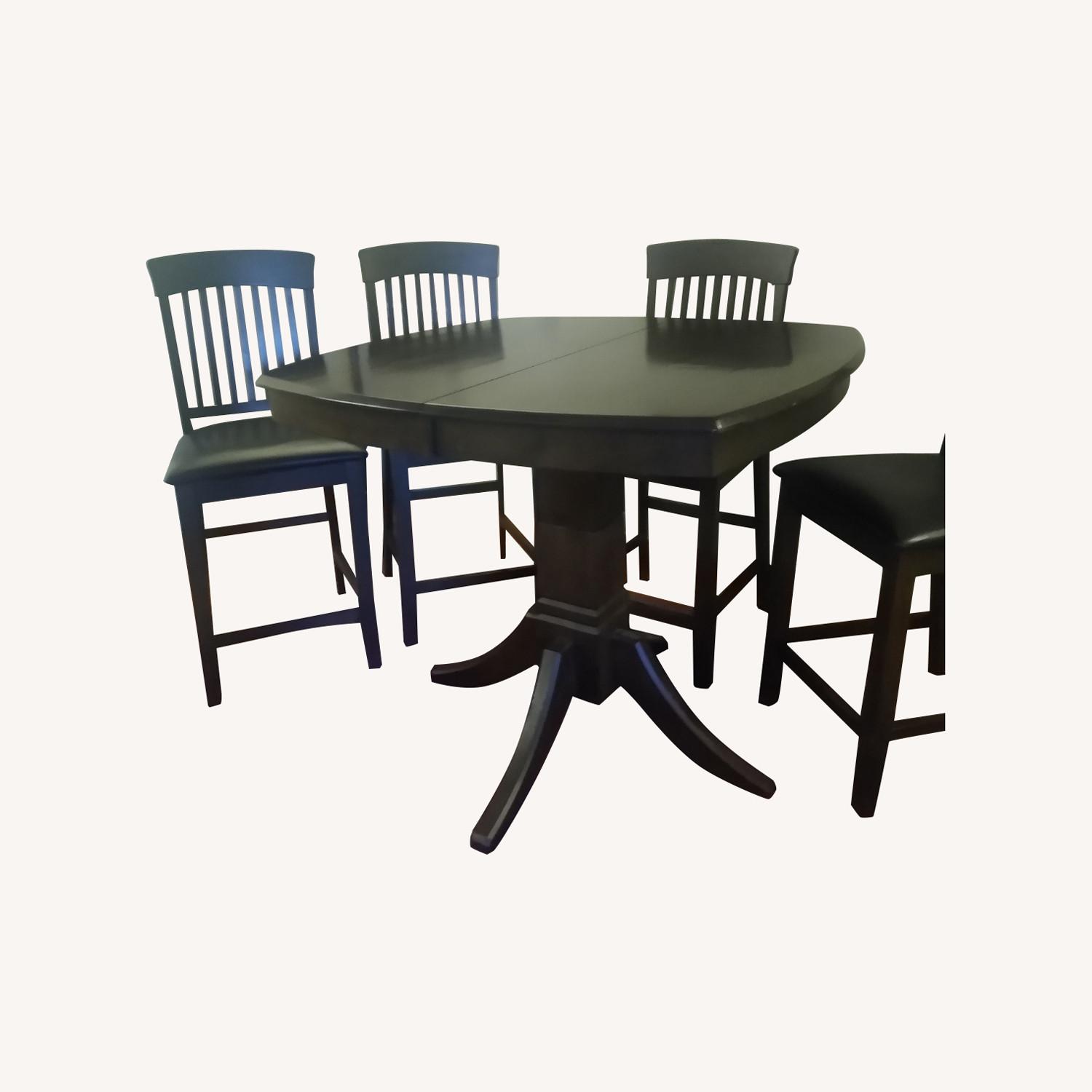 Raymour & Flanigan Dining Room Table and 4 Matching Chairs AptDeco